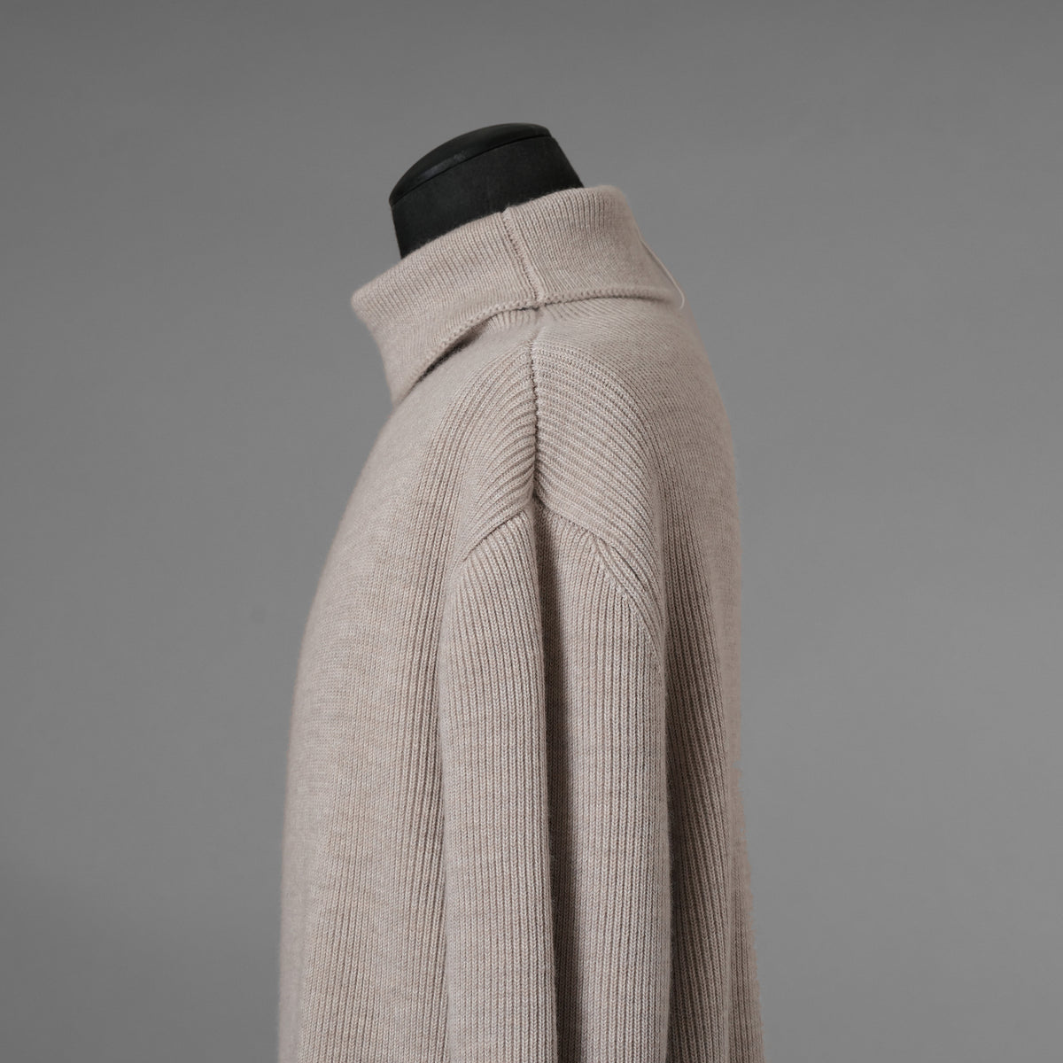 SUS-SOUS シュスー / 美品 20AW Fisherman's turtle neck sweater フィッシャーマンズ タートルネック セーター 長袖 ニット / 06-SS01615 / size 9 (BEIGE)  123049-alm