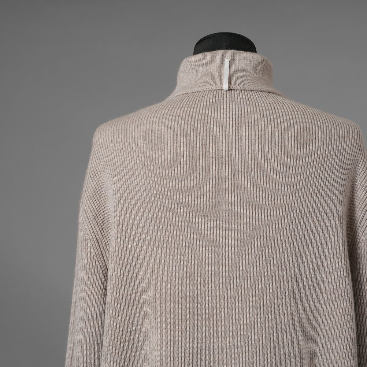 SUS-SOUS シュスー / 美品 20AW Fisherman's turtle neck sweater フィッシャーマンズ タートルネック セーター 長袖 ニット / 06-SS01615 / size 9 (BEIGE)  123049-alm