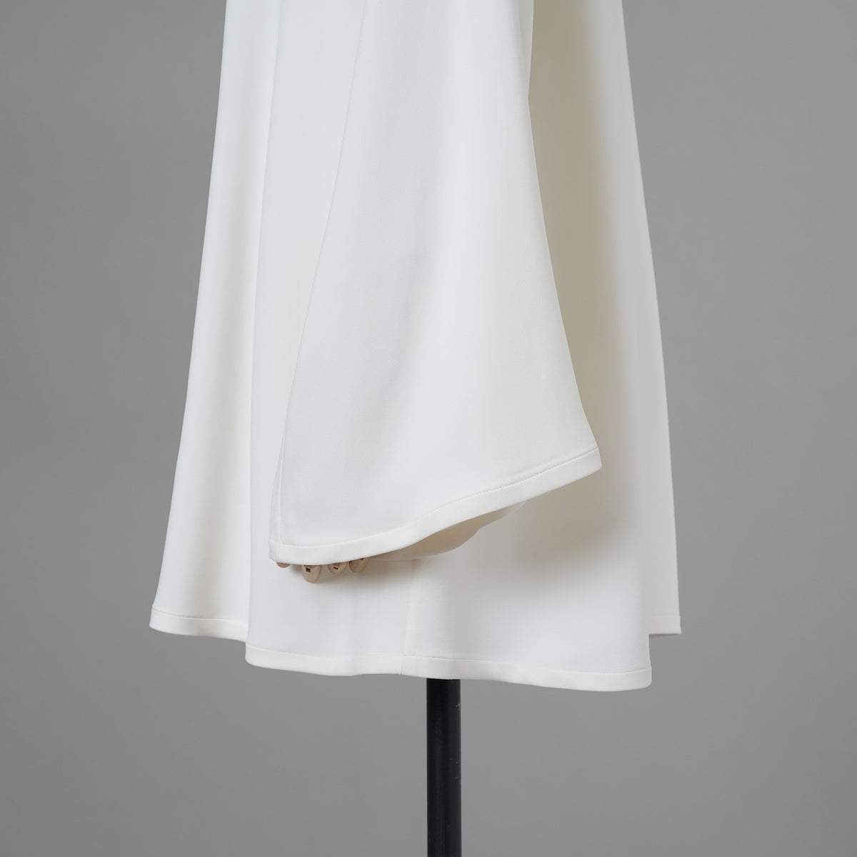 VALENTINO ヴァレンティノ / 美品 21SS ヘビークレープ チュニックブラウス 長袖シャツ / VB3AE5H065C / size 38 (WHITE) レディース 352133-izm