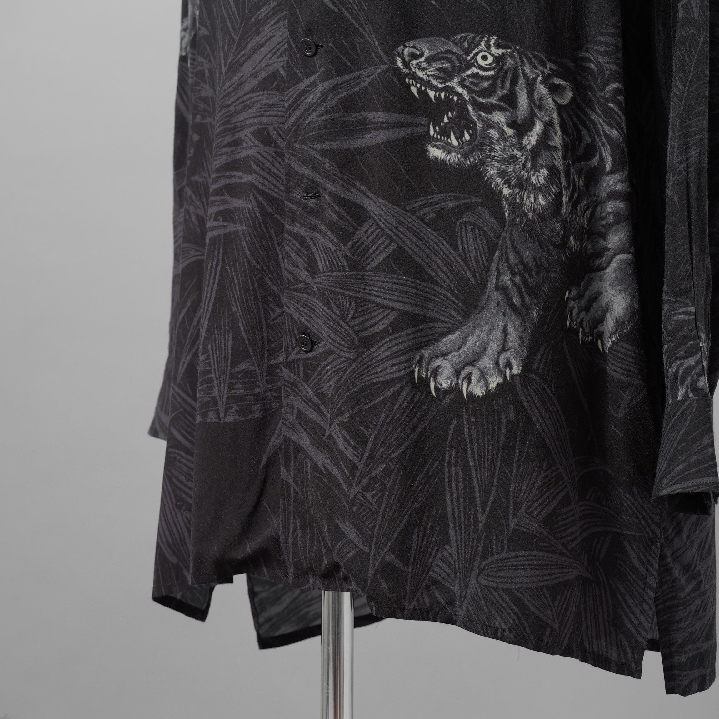 BLACK Scandal Yohji Yamamoto ヨウジヤマモト / 美品 22AW TIGER PRINT BLOUSE タイガープリントブラウス / 長袖シャツ / HE-Y31-217 / size 2 (BLACK)