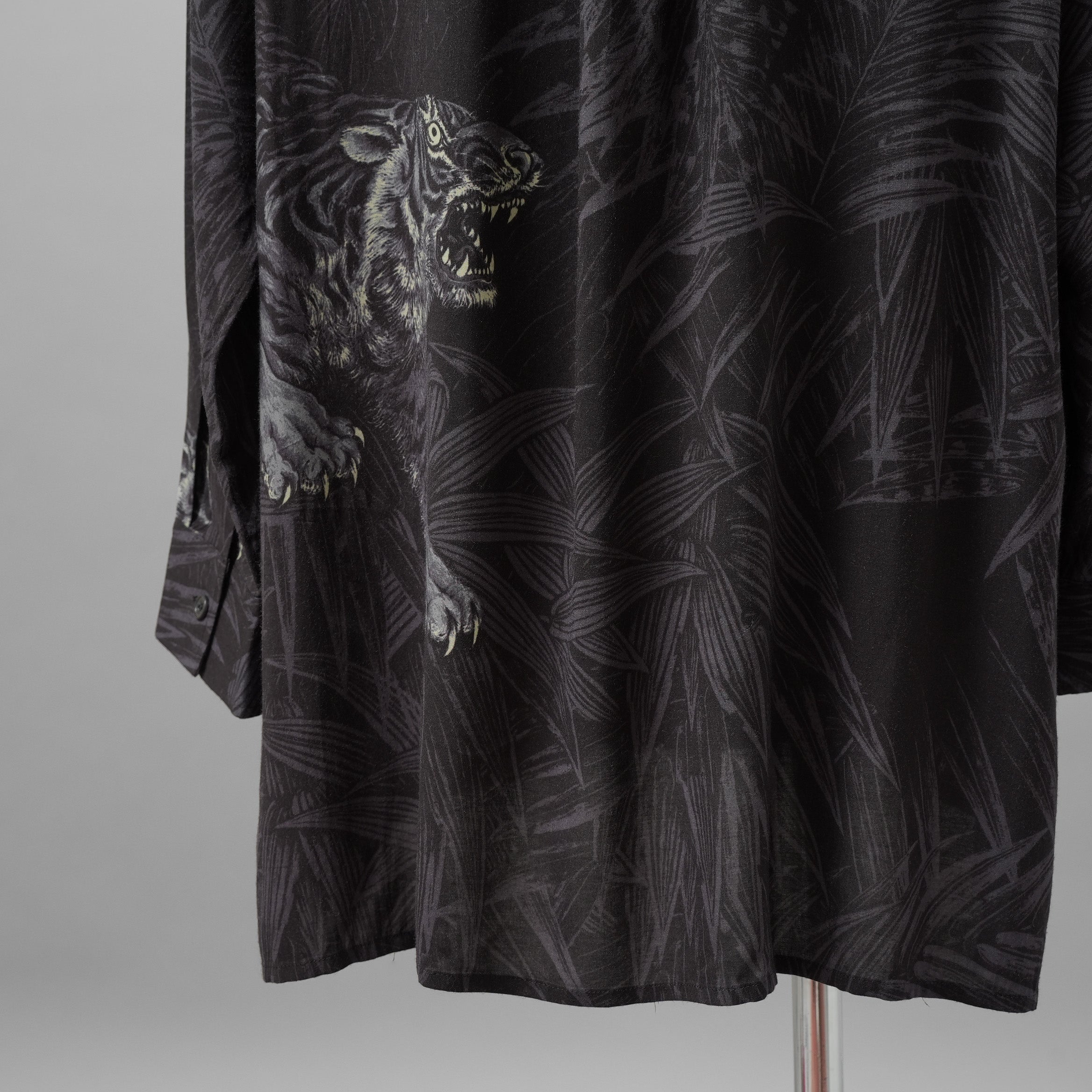 BLACK Scandal Yohji Yamamoto ヨウジヤマモト / 美品 22AW TIGER PRINT BLOUSE タイガープリントブラウス / 長袖シャツ / HE-Y31-217 / size 2 (BLACK)