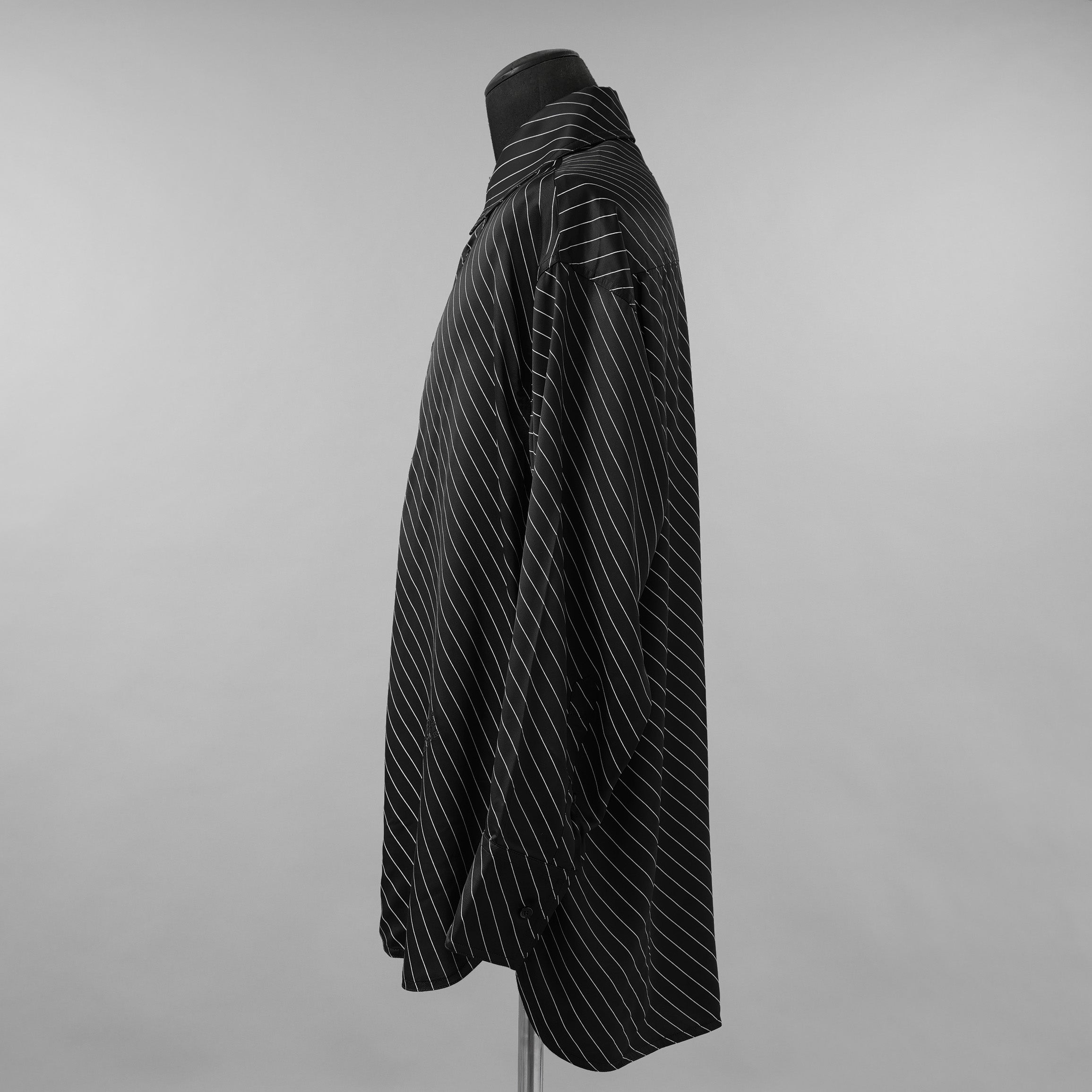 MM6 Maison Margiela エムエムシックス メゾンマルジェラ / 美品 23SS オーバーサイズビスコースシャツ 長袖シャツ/ S52DT0025 S78325 / size XS (BLACK)