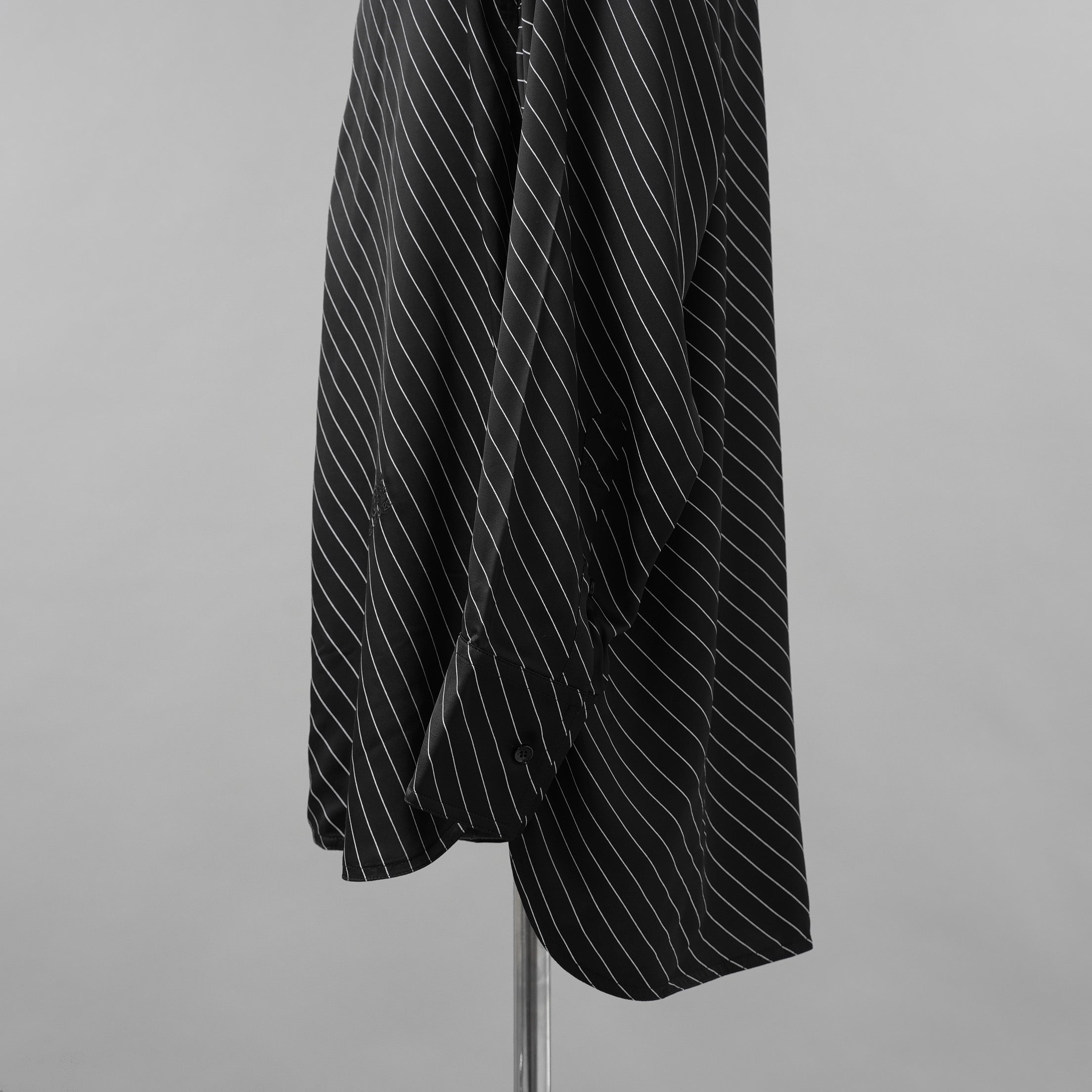 MM6 Maison Margiela エムエムシックス メゾンマルジェラ / 美品 23SS オーバーサイズビスコースシャツ 長袖シャツ/ S52DT0025 S78325 / size XS (BLACK)