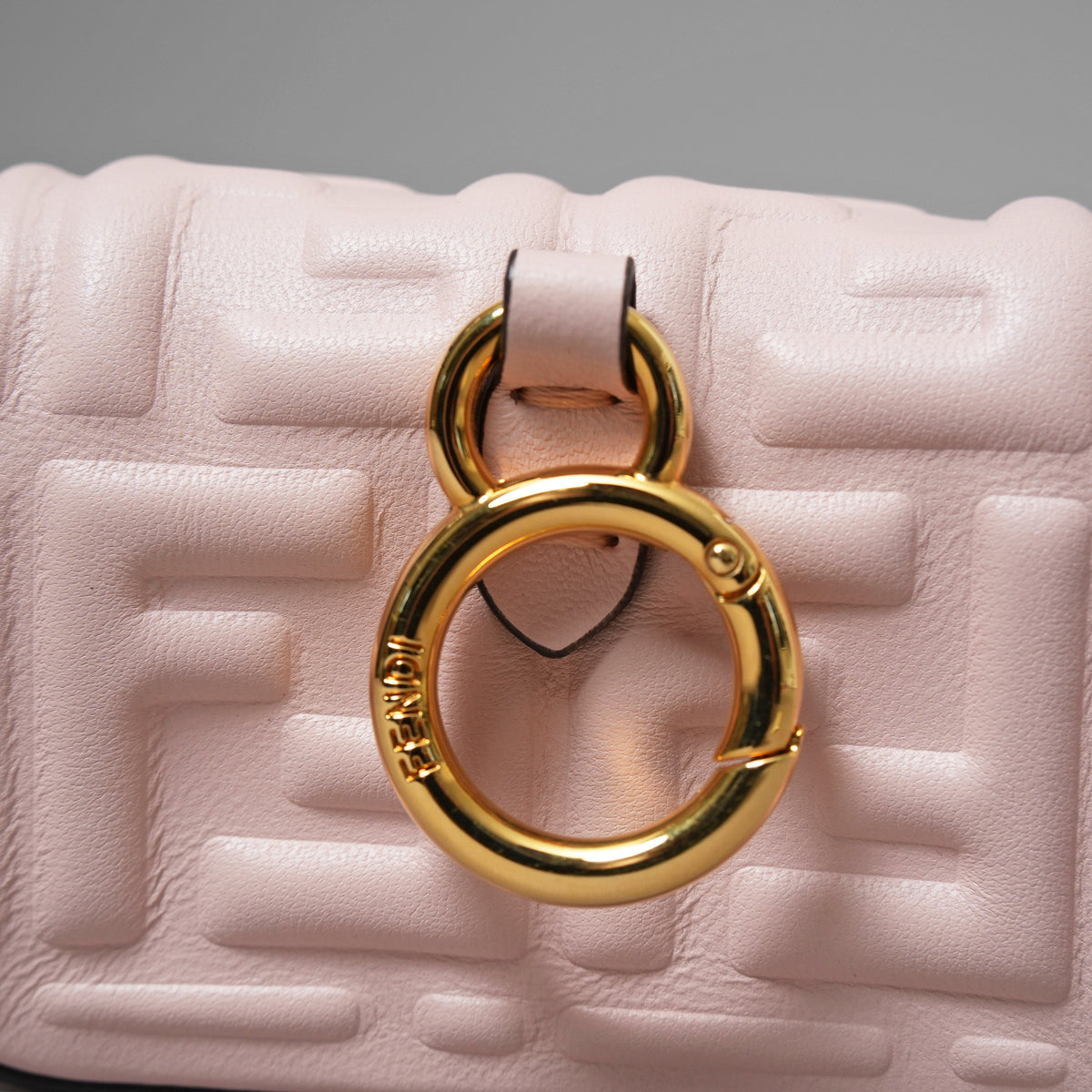 FENDI フェンディ / 美品 19 ナノ バゲット チャーム ショルダーポーチ アクセサリー / 7AR844 -AAJD-209-0189 / PINK BEIGE レディース 352145-izm