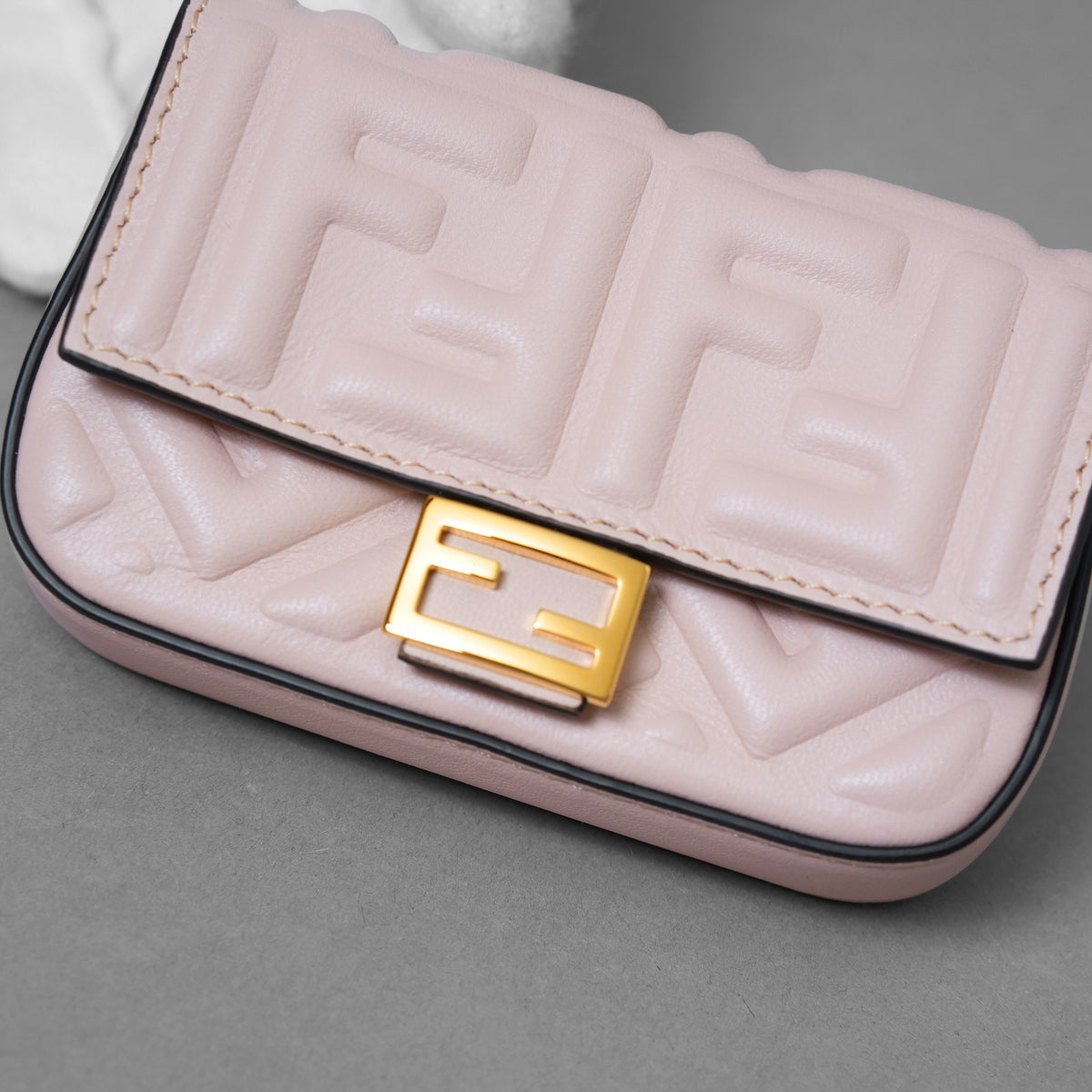 FENDI フェンディ / 美品 19 ナノ バゲット チャーム ショルダーポーチ アクセサリー / 7AR844 -AAJD-209-0189 / PINK BEIGE レディース 352145-izm