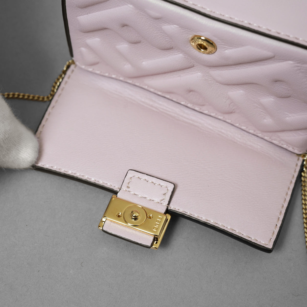 FENDI フェンディ / 美品 19 ナノ バゲット チャーム ショルダーポーチ アクセサリー / 7AR844 -AAJD-209-0189 / PINK BEIGE レディース 352145-izm
