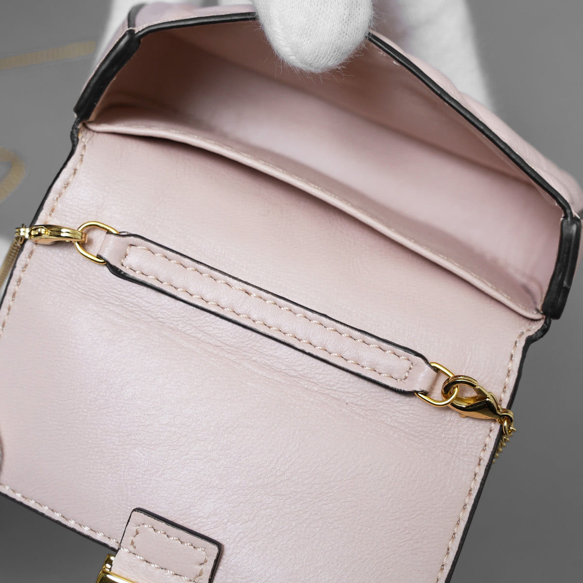 FENDI フェンディ / 美品 19 ナノ バゲット チャーム ショルダーポーチ アクセサリー / 7AR844 -AAJD-209-0189 / PINK BEIGE レディース 352145-izm