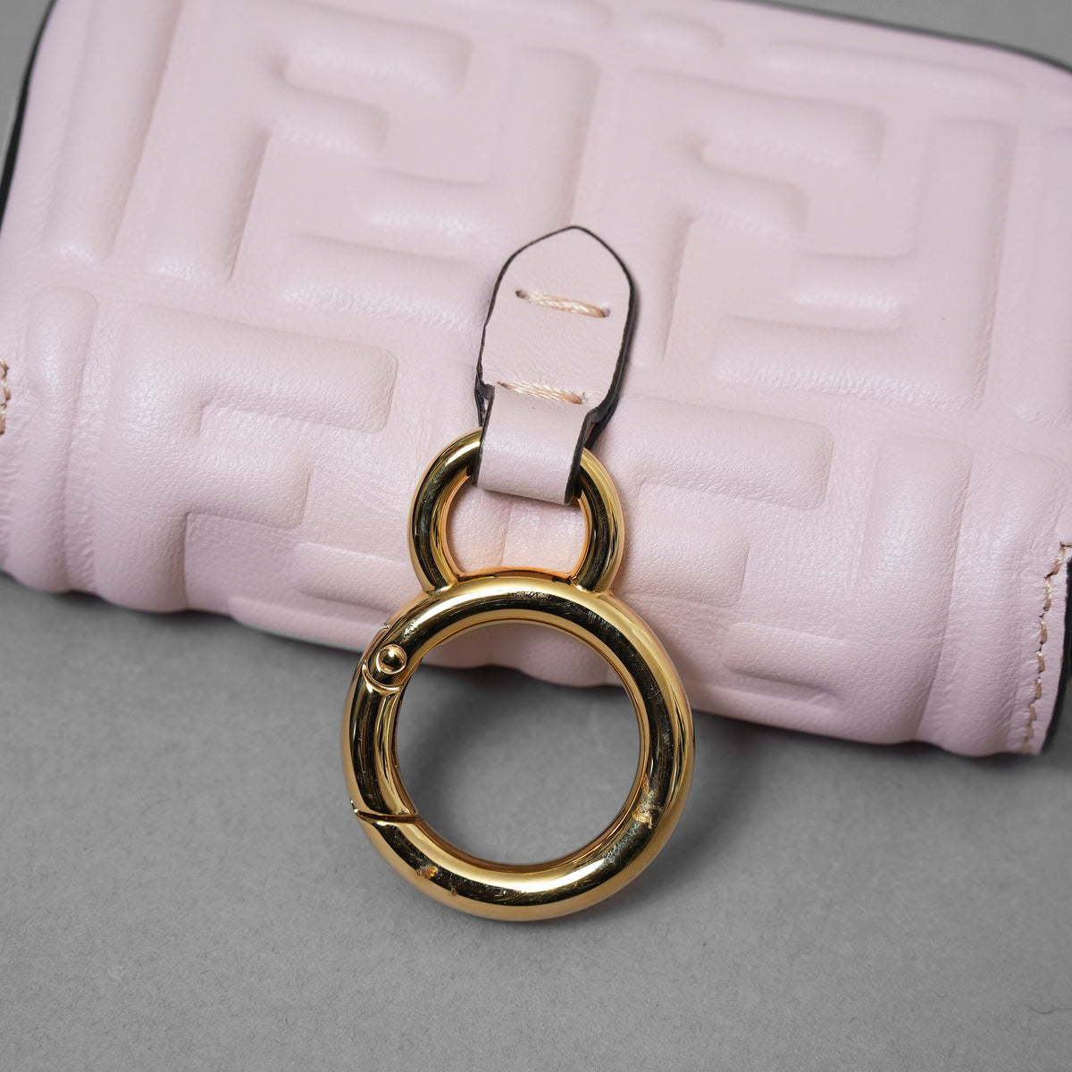 FENDI フェンディ / 美品 19 ナノ バゲット チャーム ショルダーポーチ アクセサリー / 7AR844 -AAJD-209-0189 / PINK BEIGE レディース 352145-izm
