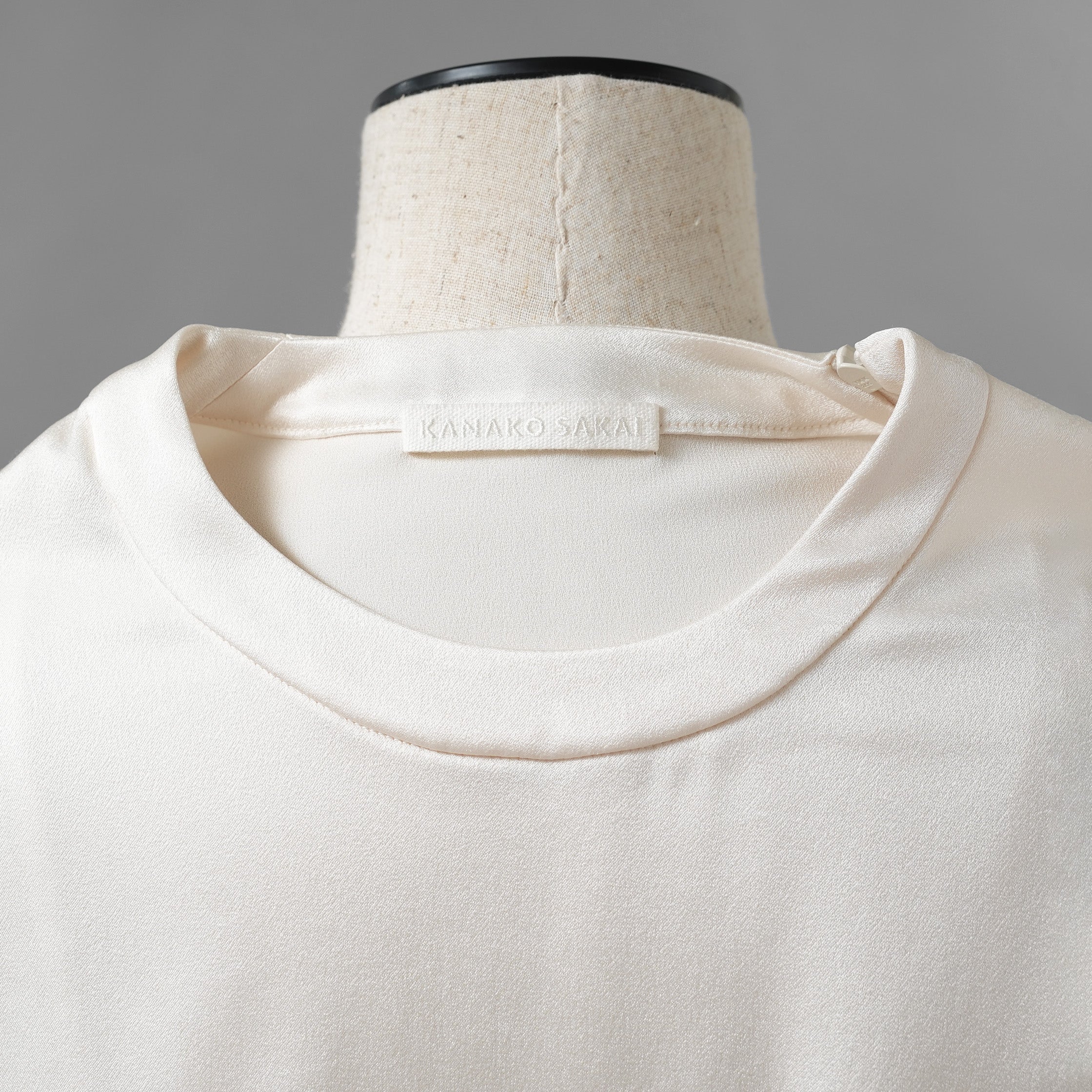 KANAKO SAKAI カナコ サカイ / 24SS SATIN BODYSUIT サテン ボディスーツ 半袖Tシャツ / KS2401035 / size 36 ( OFF WHITE ) レディース