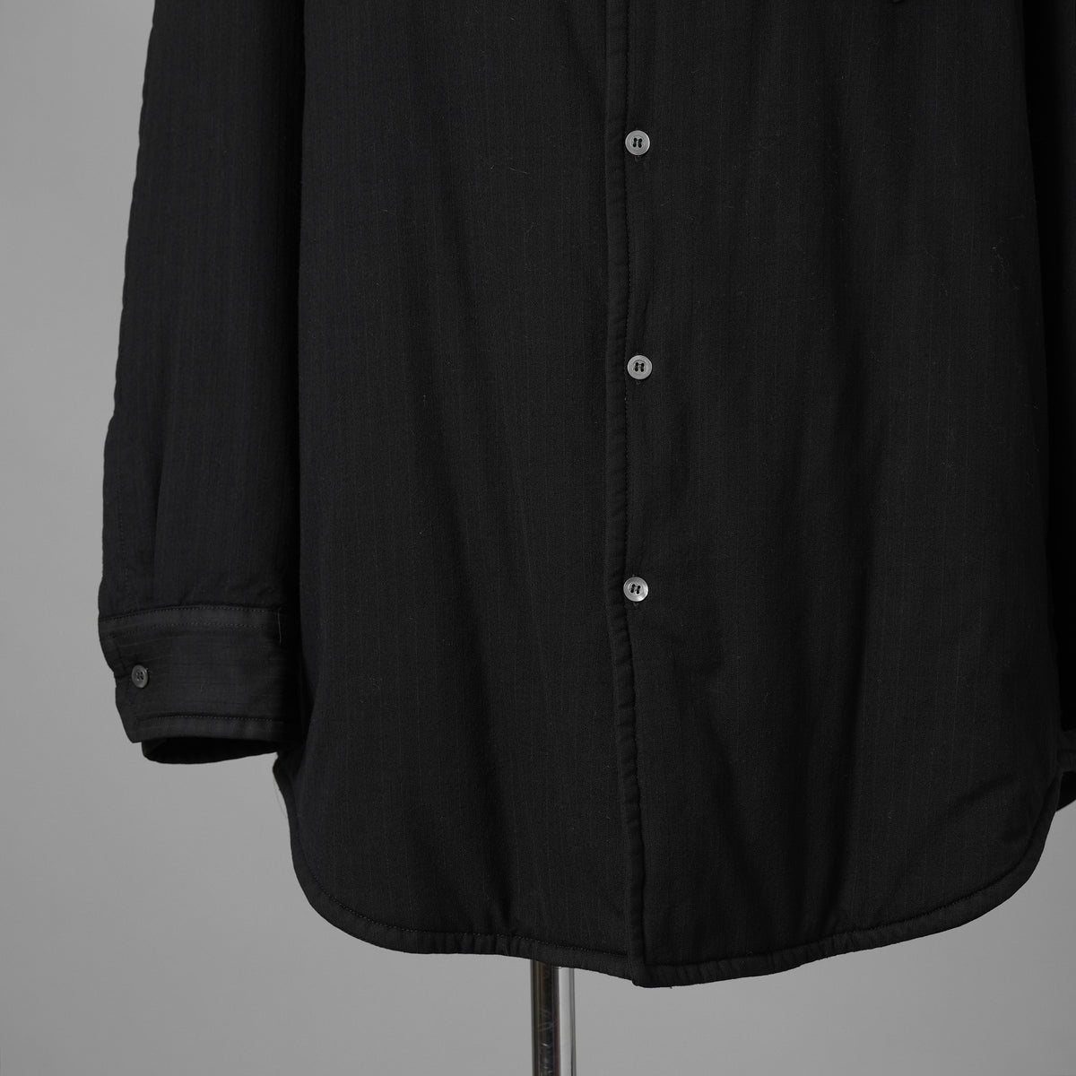 Maison Margiela メゾン マルジェラ / 22AW 中綿入り チョークストライプ シャツジャケット アウター / S51DL0403 S76446 / 02PR 225507/1 2022 2 / size 42 (BLACK) 352156-uen
