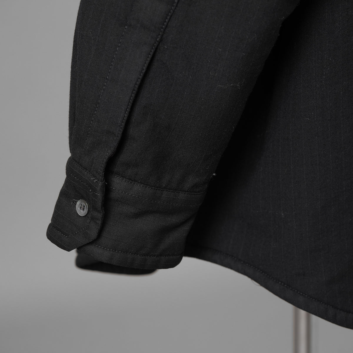 Maison Margiela メゾン マルジェラ / 22AW 中綿入り チョークストライプ シャツジャケット アウター / S51DL0403 S76446 / 02PR 225507/1 2022 2 / size 42 (BLACK) 352156-uen