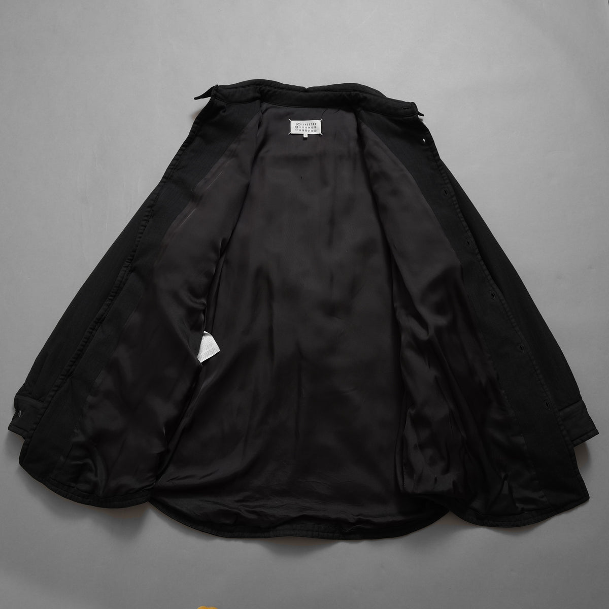 Maison Margiela メゾン マルジェラ / 22AW 中綿入り チョークストライプ シャツジャケット アウター / S51DL0403 S76446 / 02PR 225507/1 2022 2 / size 42 (BLACK) 352156-uen