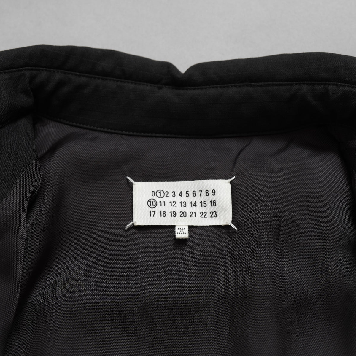 Maison Margiela メゾン マルジェラ / 22AW 中綿入り チョークストライプ シャツジャケット アウター / S51DL0403 S76446 / 02PR 225507/1 2022 2 / size 42 (BLACK) 352156-uen