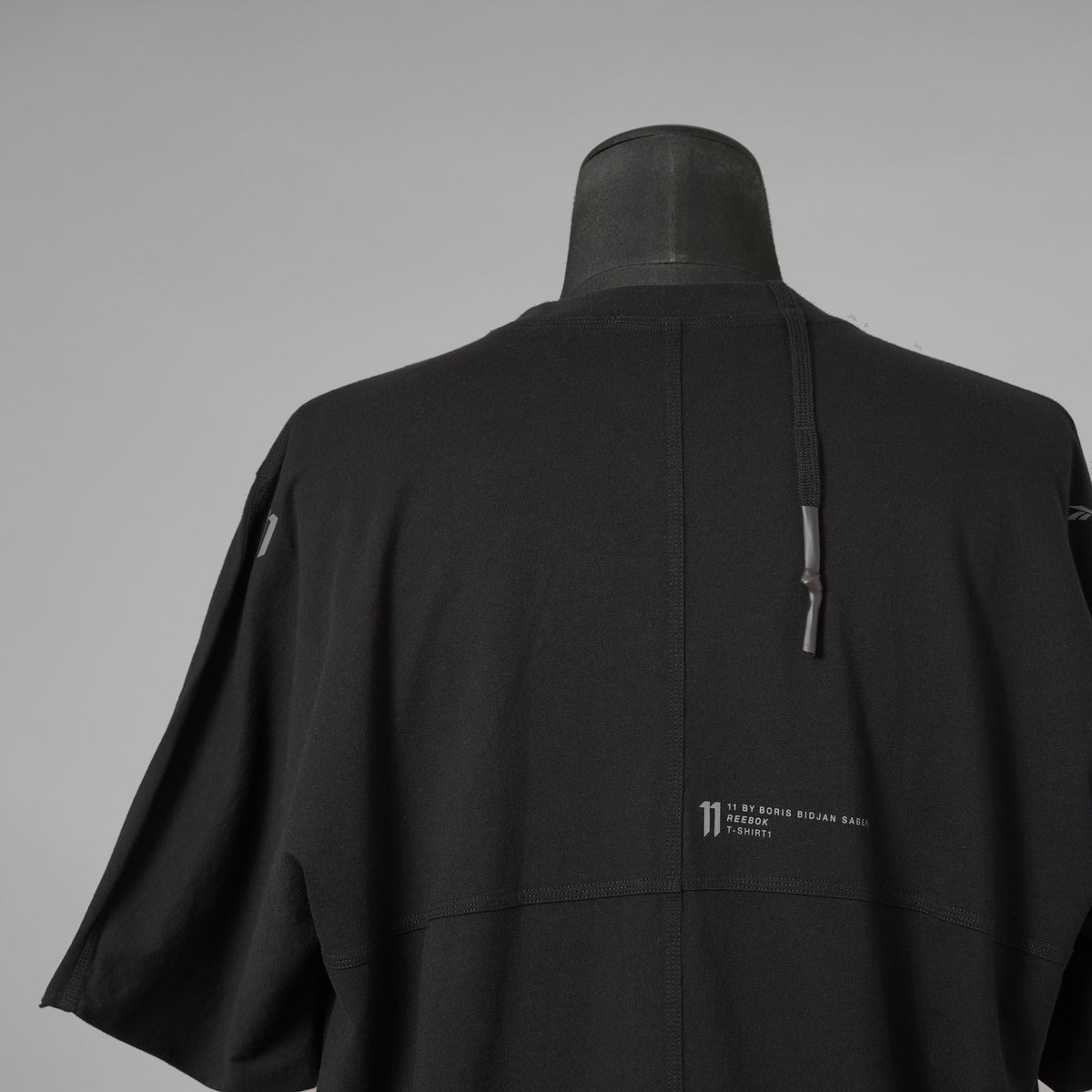 11 BY BORIS BIDJAN SABERI x Reebok LTD コラボ / 美品 25SS CONSTRUCTED TEE 半袖Tシャツ / RMAA016C99JER001 / size L (BLACK) 352158-in-ue