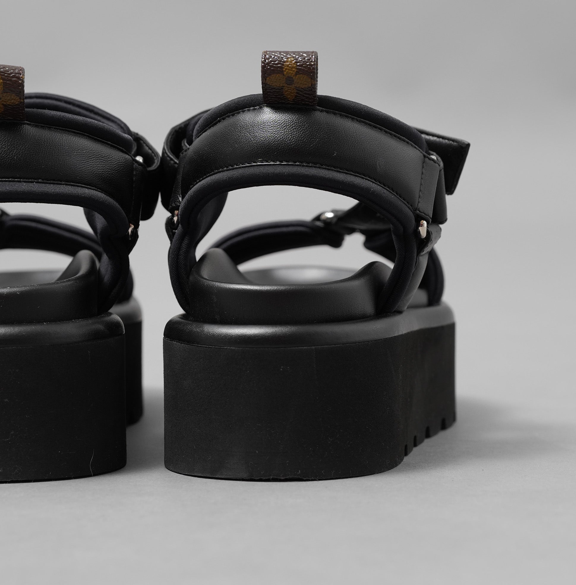 LOUIS VUITTON ルイヴィトン / 美品 23SS プールピローサンダル / SC 0232 / size 36 (23cm) BLACK