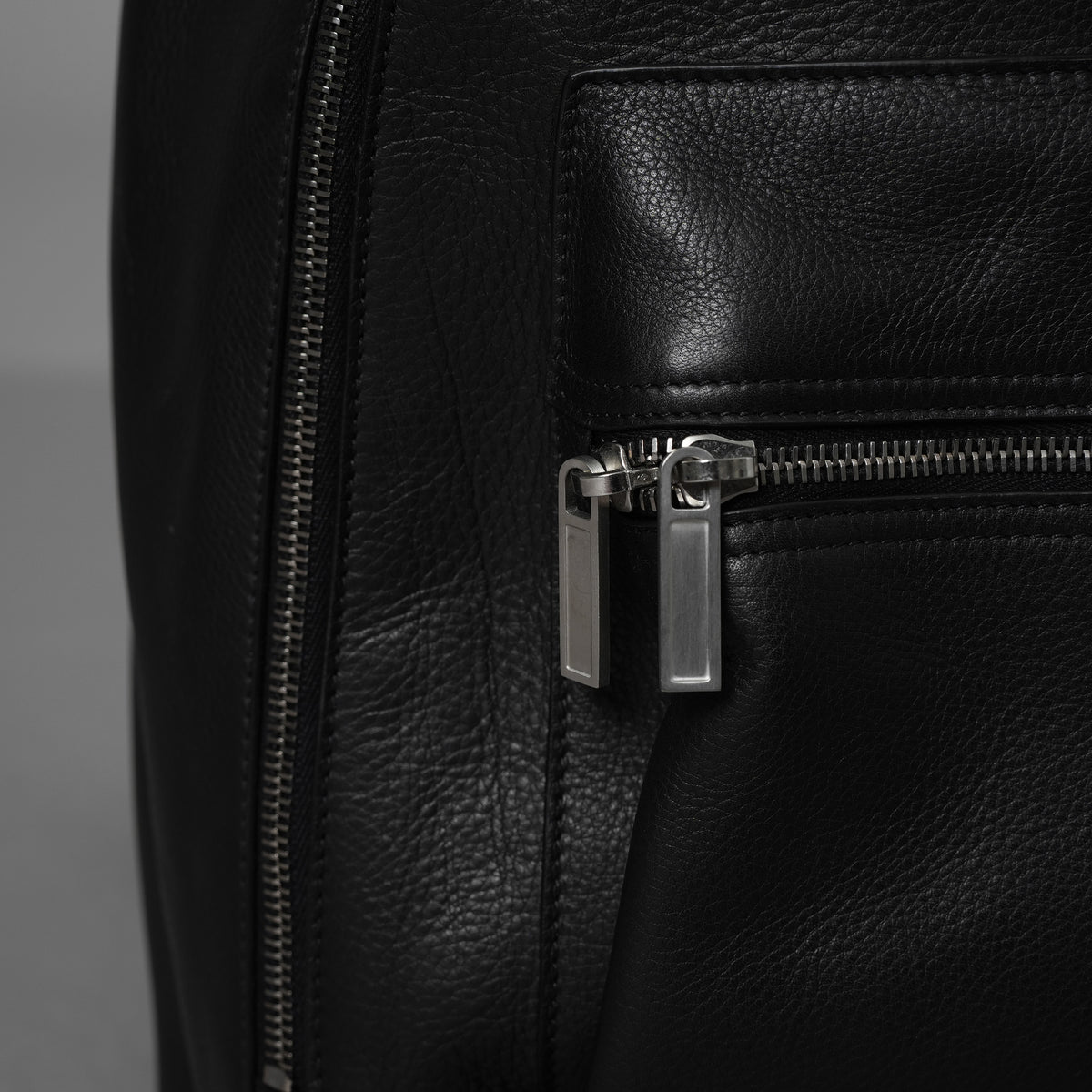 RICK OWENS リックオウエンス / 美品 24SS LIDO期 Classic Zip Leather Backpack カーフレザー バッグパック / RA01E0671 / BLACK 352165-in-ue アクセサリー