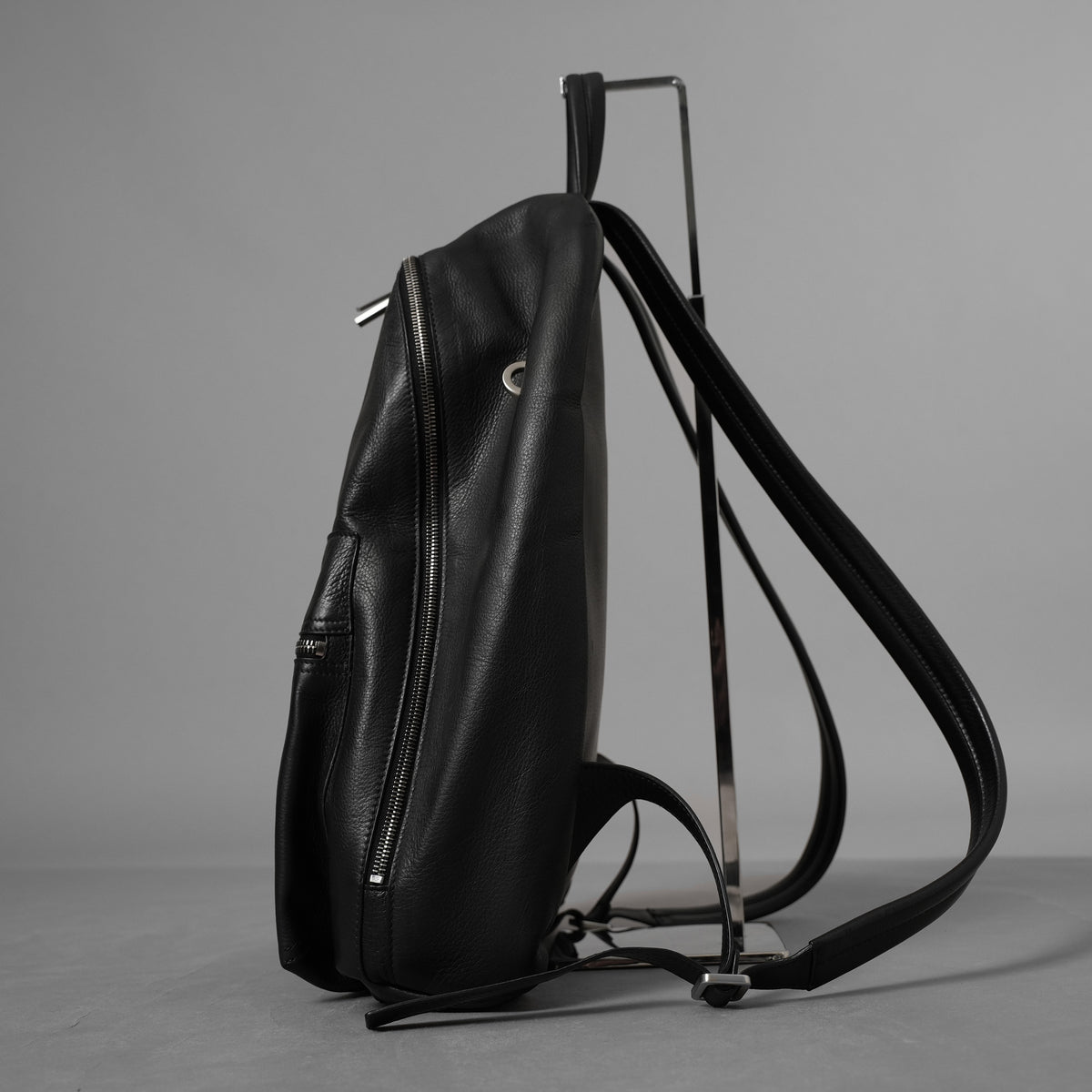 RICK OWENS リックオウエンス / 美品 24SS LIDO期 Classic Zip Leather Backpack カーフレザー バッグパック / RA01E0671 / BLACK 352165-in-ue アクセサリー