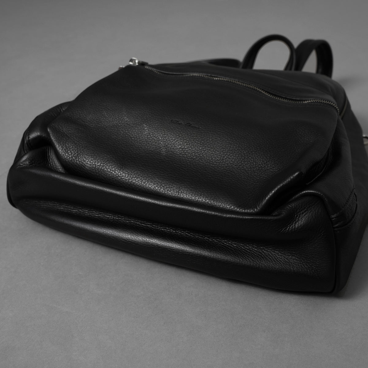 RICK OWENS リックオウエンス / 美品 24SS LIDO期 Classic Zip Leather Backpack カーフレザー バッグパック / RA01E0671 / BLACK 352165-in-ue アクセサリー