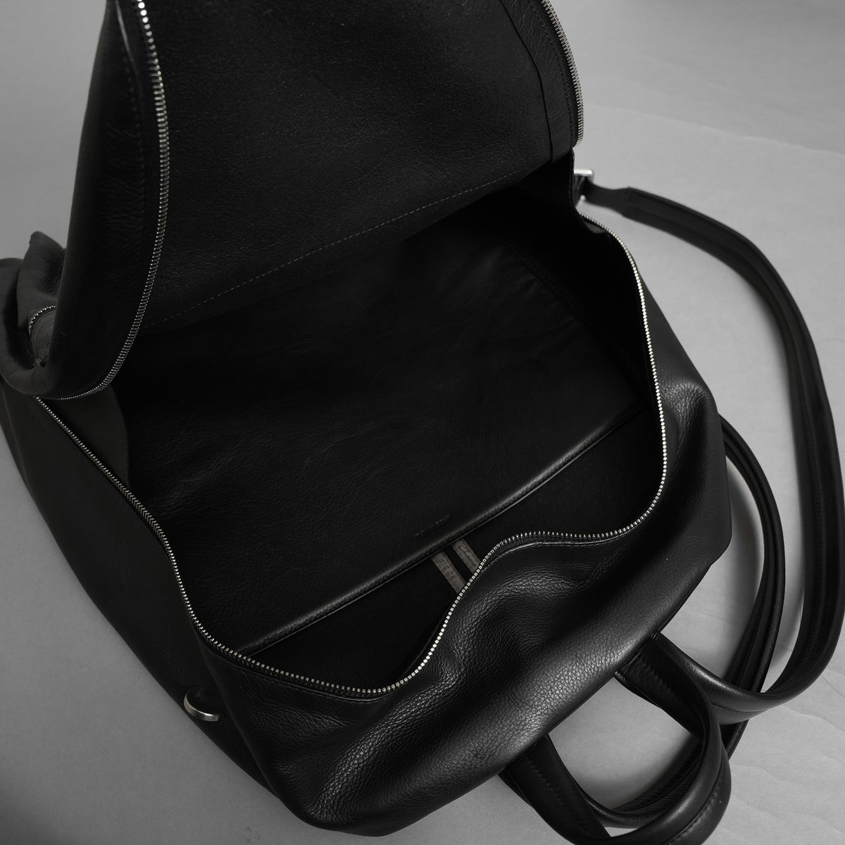 RICK OWENS リックオウエンス / 美品 24SS LIDO期 Classic Zip Leather Backpack カーフレザー バッグパック / RA01E0671 / BLACK 352165-in-ue アクセサリー