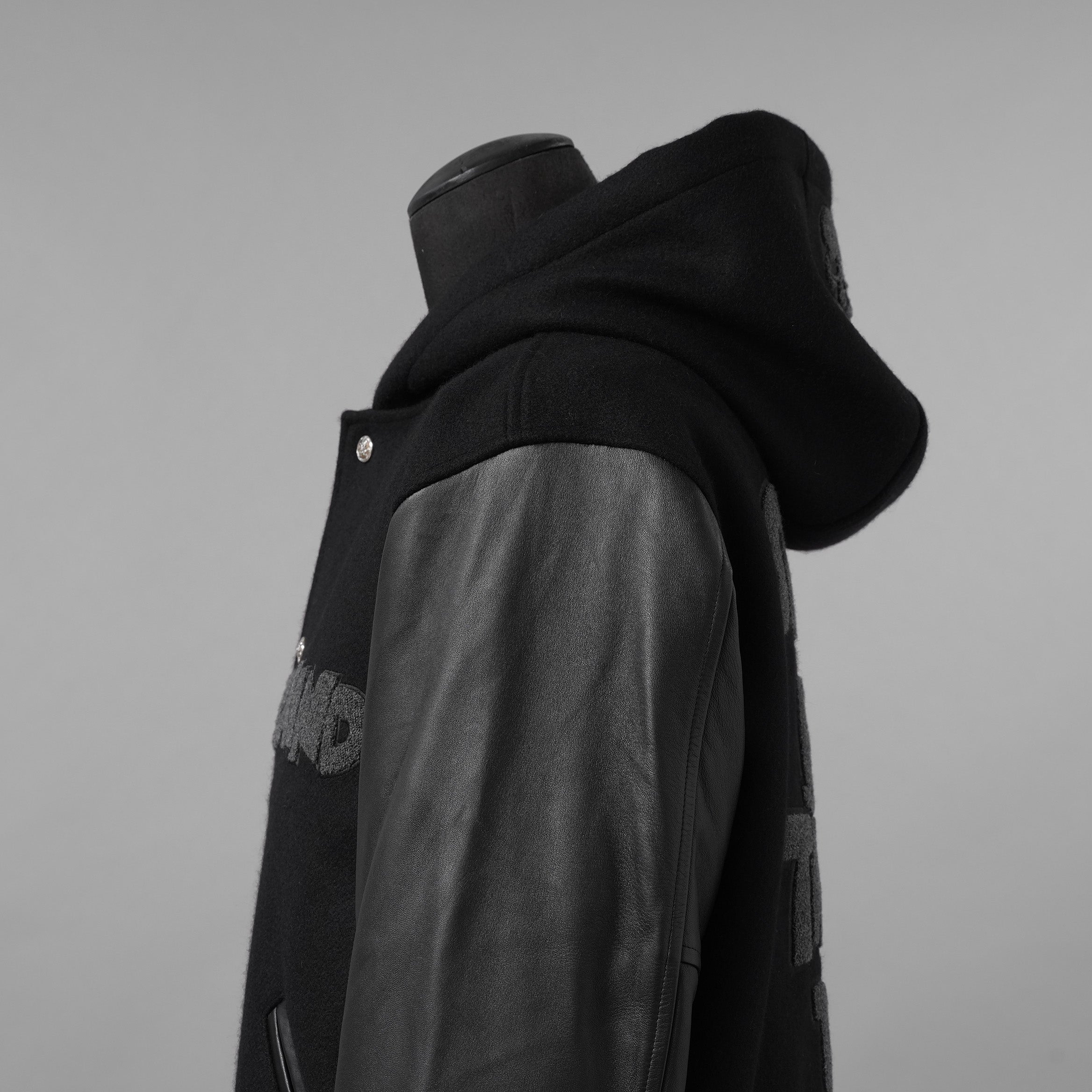 mastermind JAPAN マスターマインドジャパン ジャケット / 美品 22AW BE STRONG カシミアファー / フード付きスタジアムジャンパー / ジャケット / MW21S07-BL007-101 / size S (BLACK)