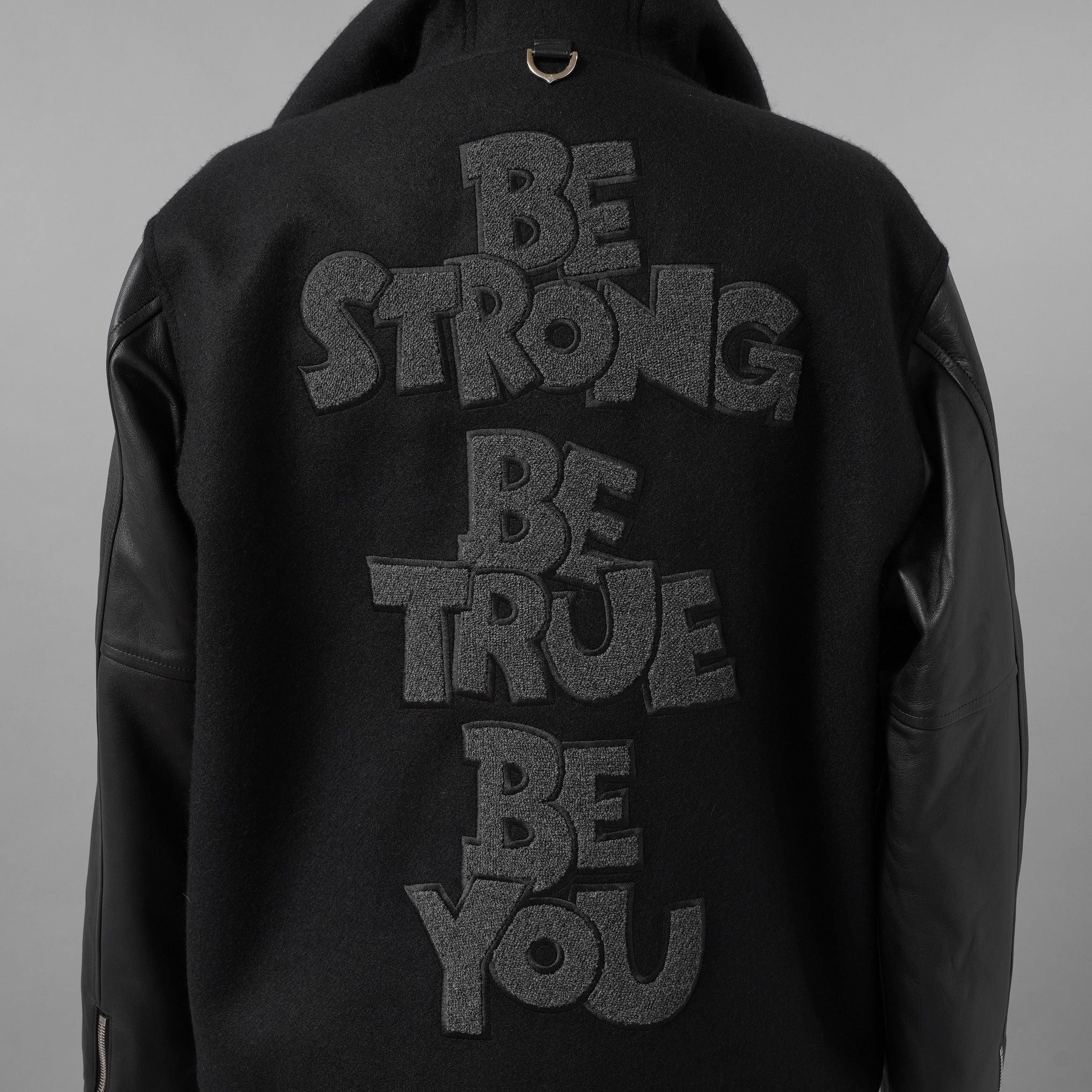 mastermind JAPAN マスターマインドジャパン ジャケット / 美品 22AW BE STRONG カシミアファー / フード付きスタジアムジャンパー / ジャケット / MW21S07-BL007-101 / size S (BLACK)