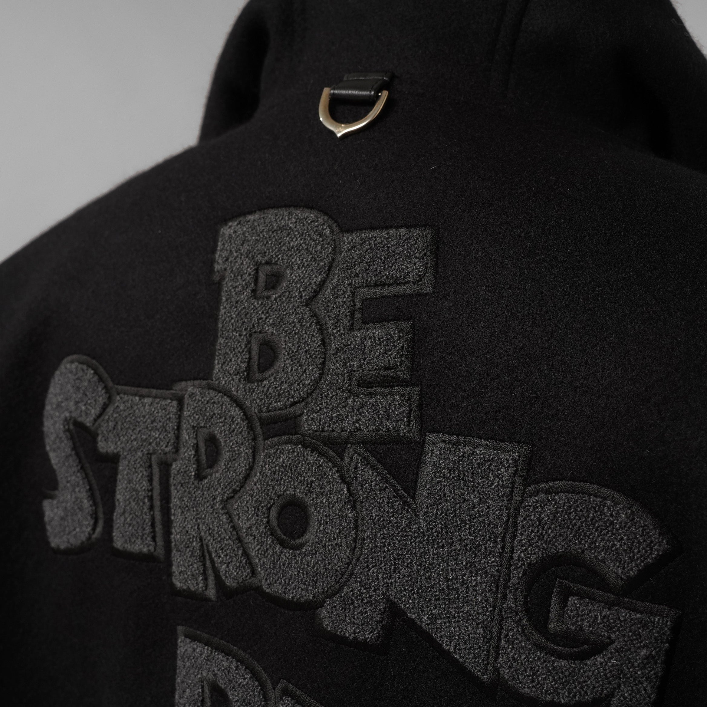 mastermind JAPAN マスターマインドジャパン ジャケット / 美品 22AW BE STRONG カシミアファー / フード付きスタジアムジャンパー / ジャケット / MW21S07-BL007-101 / size S (BLACK)
