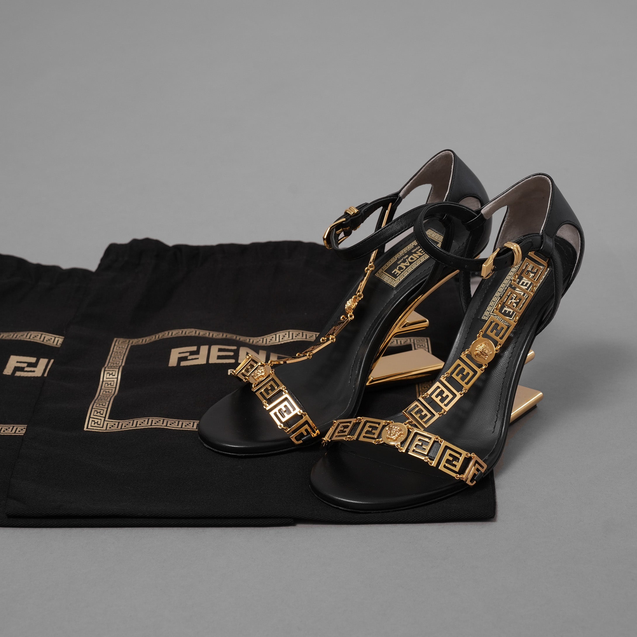 FENDACE フェンダーチェ フェンディ × ヴェルサーチェ コラボ / 22SS First Fendace Medusa レザー ヒールサンダル / size 36 (23cm) BLACK レディース