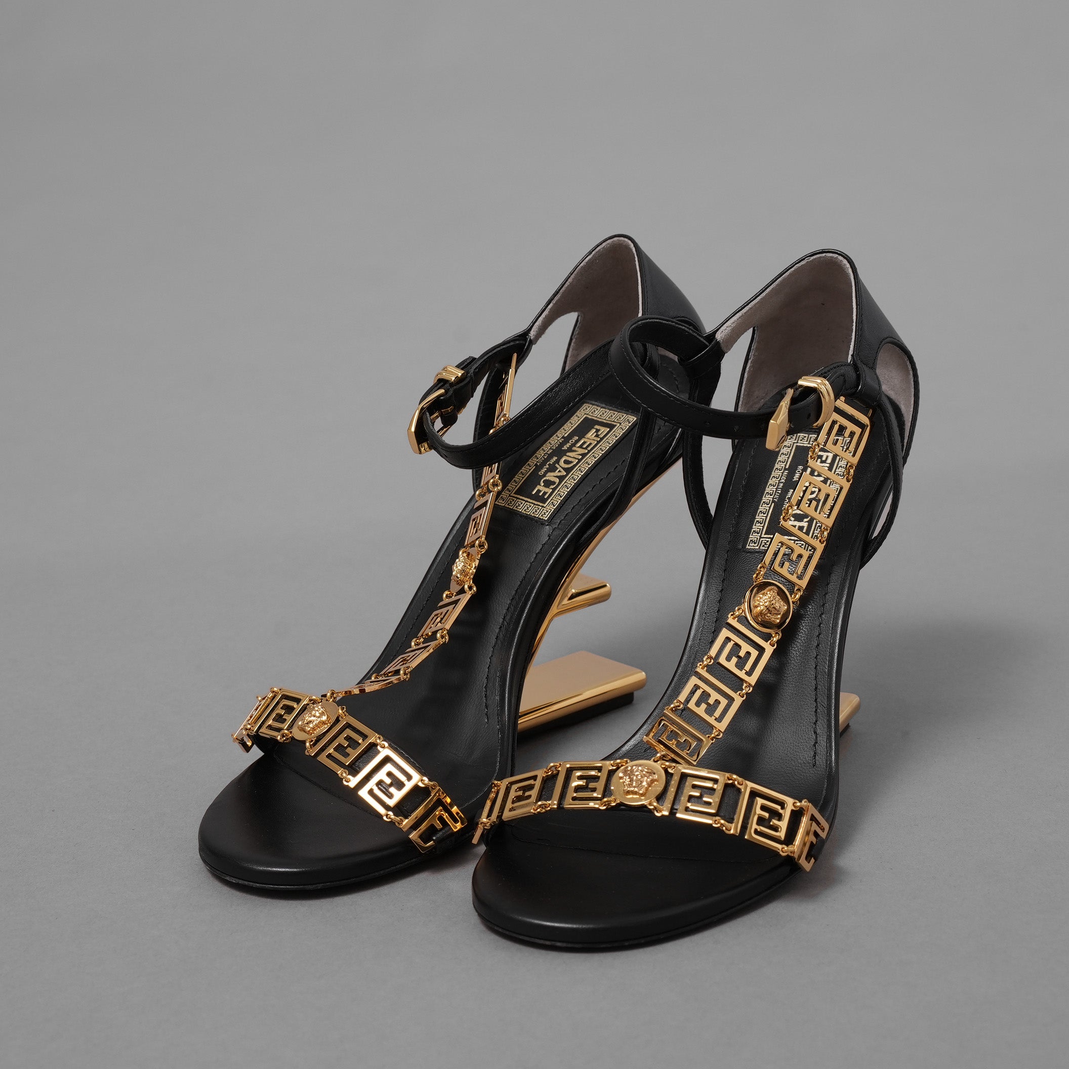 FENDACE フェンダーチェ フェンディ × ヴェルサーチェ コラボ / 22SS First Fendace Medusa レザー ヒールサンダル / size 36 (23cm) BLACK レディース