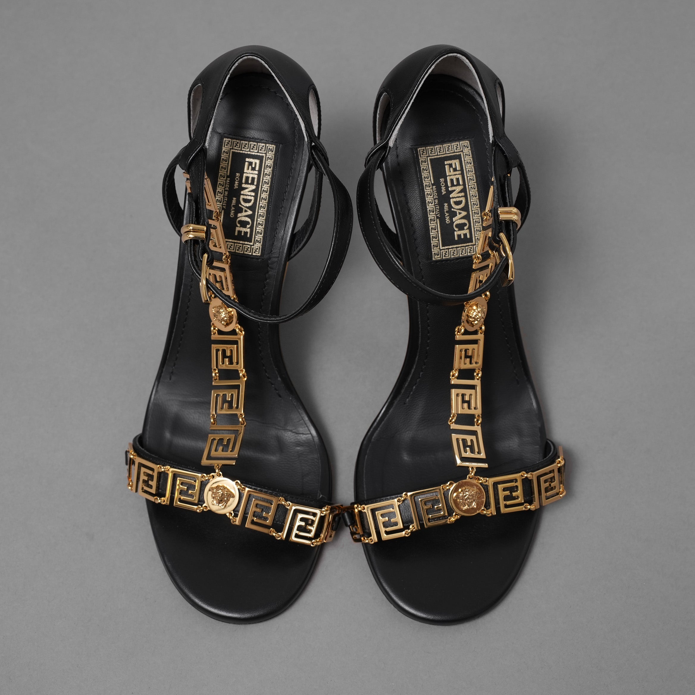 FENDACE フェンダーチェ フェンディ × ヴェルサーチェ コラボ / 22SS First Fendace Medusa レザー ヒールサンダル / size 36 (23cm) BLACK レディース