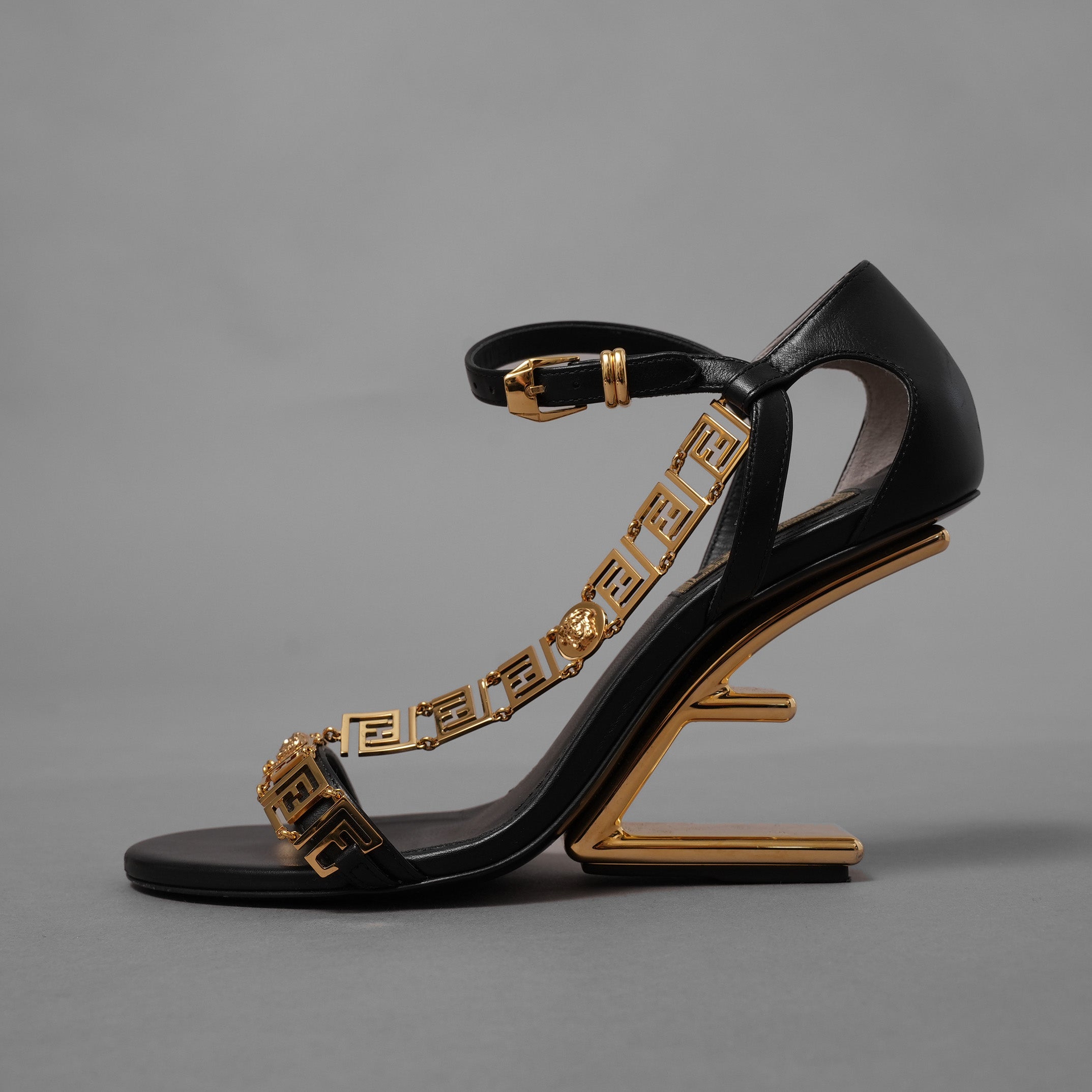 FENDACE フェンダーチェ フェンディ × ヴェルサーチェ コラボ / 22SS First Fendace Medusa レザー ヒールサンダル / size 36 (23cm) BLACK レディース