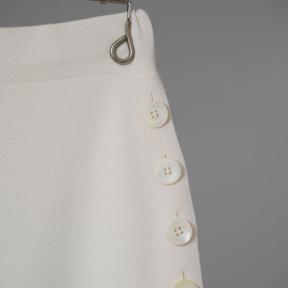 Cruciani クルチアーニ / 美品 サイドボタン ミラノリブ ニット タイト スカート / size 40 (WHITE) レディース 352168-izm