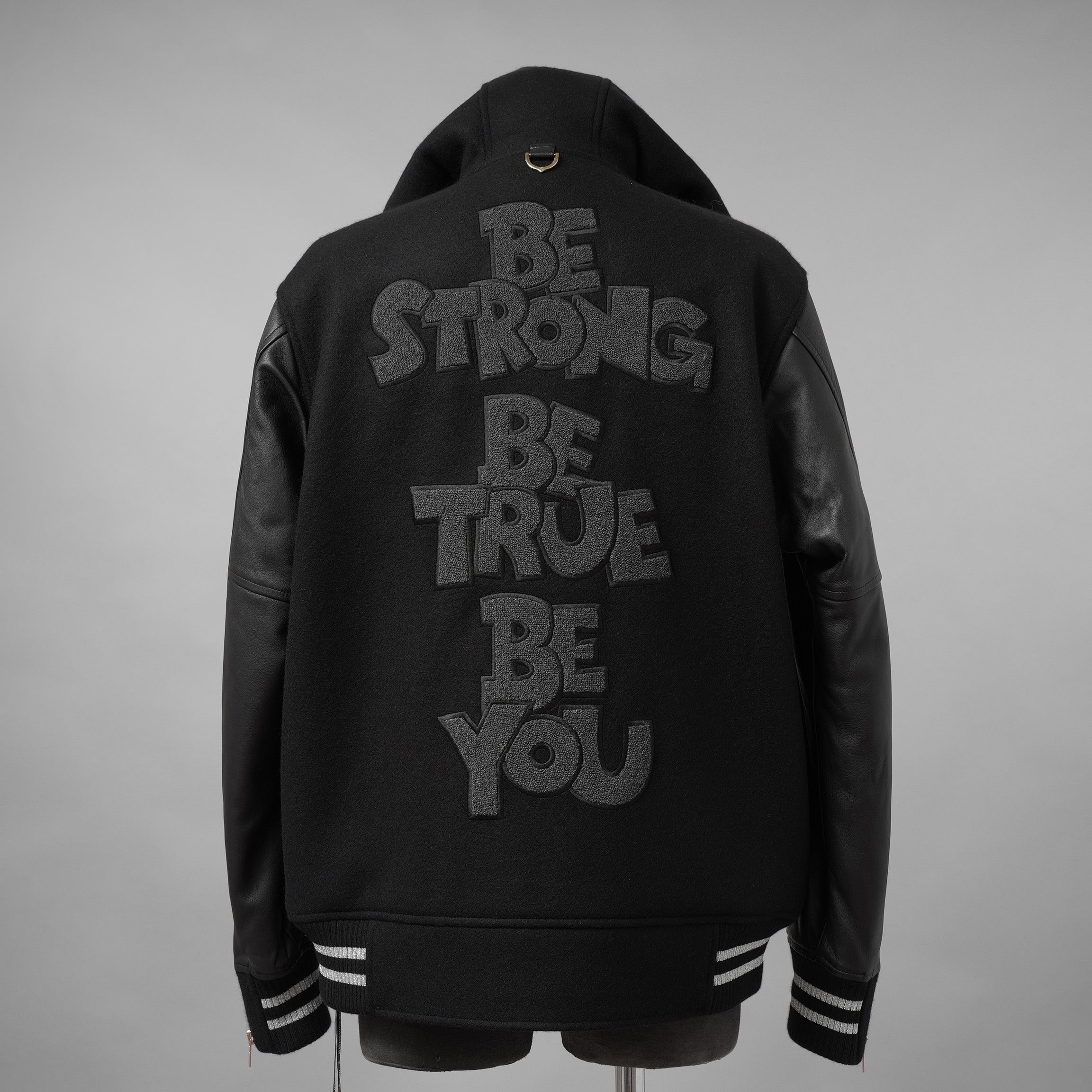 mastermind JAPAN マスターマインドジャパン ジャケット / 美品 22AW BE STRONG カシミアファー / フード付きスタジアムジャンパー / ジャケット / MW21S07-BL007-101 / size S (BLACK)