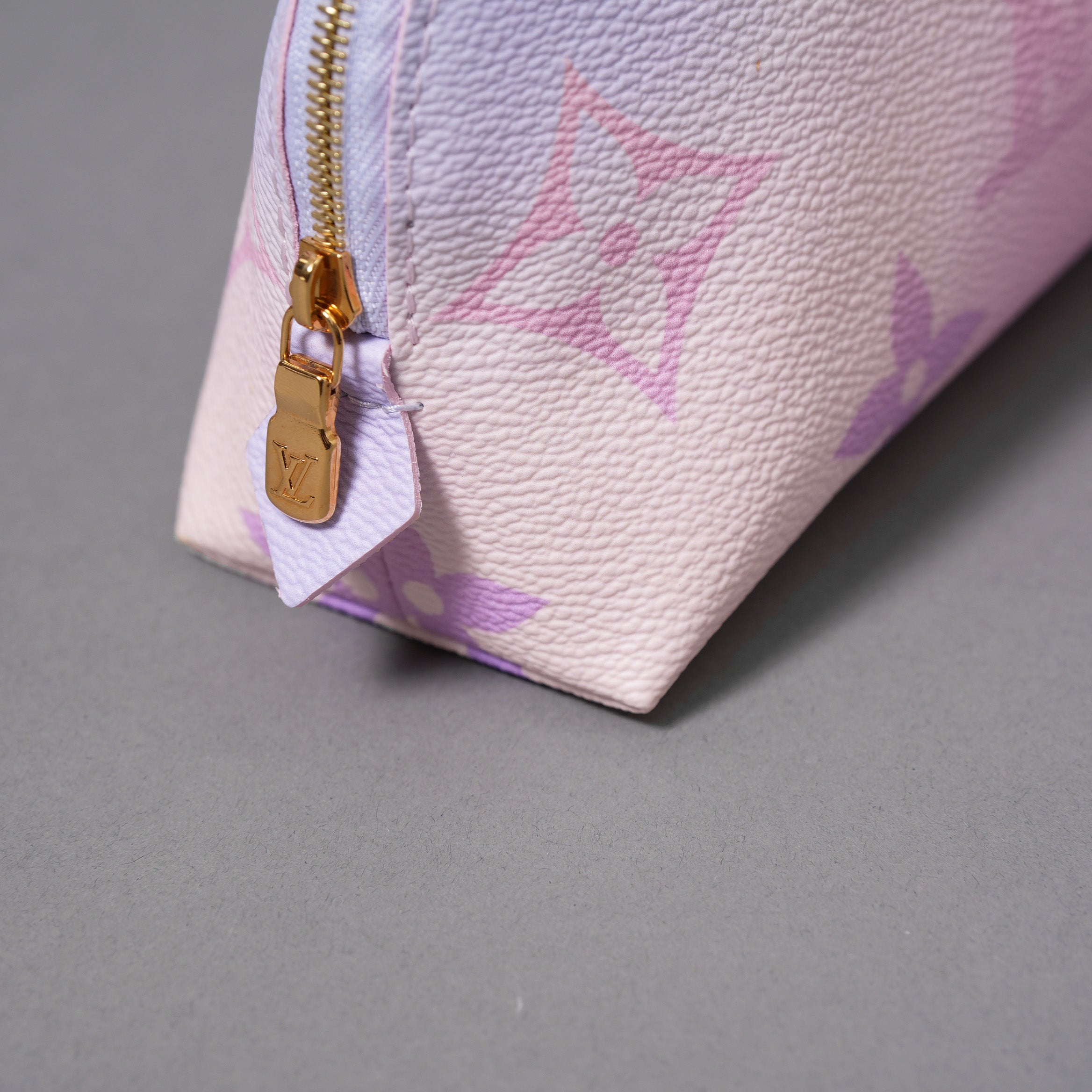 Louis Vuitton ルイヴィトン / 美品 22SS サンライズ パステル / モノグラム・キャンバス / M59944 / ポシェット コスメティック ポシェット 化粧ポーチ / グラデーションカラー