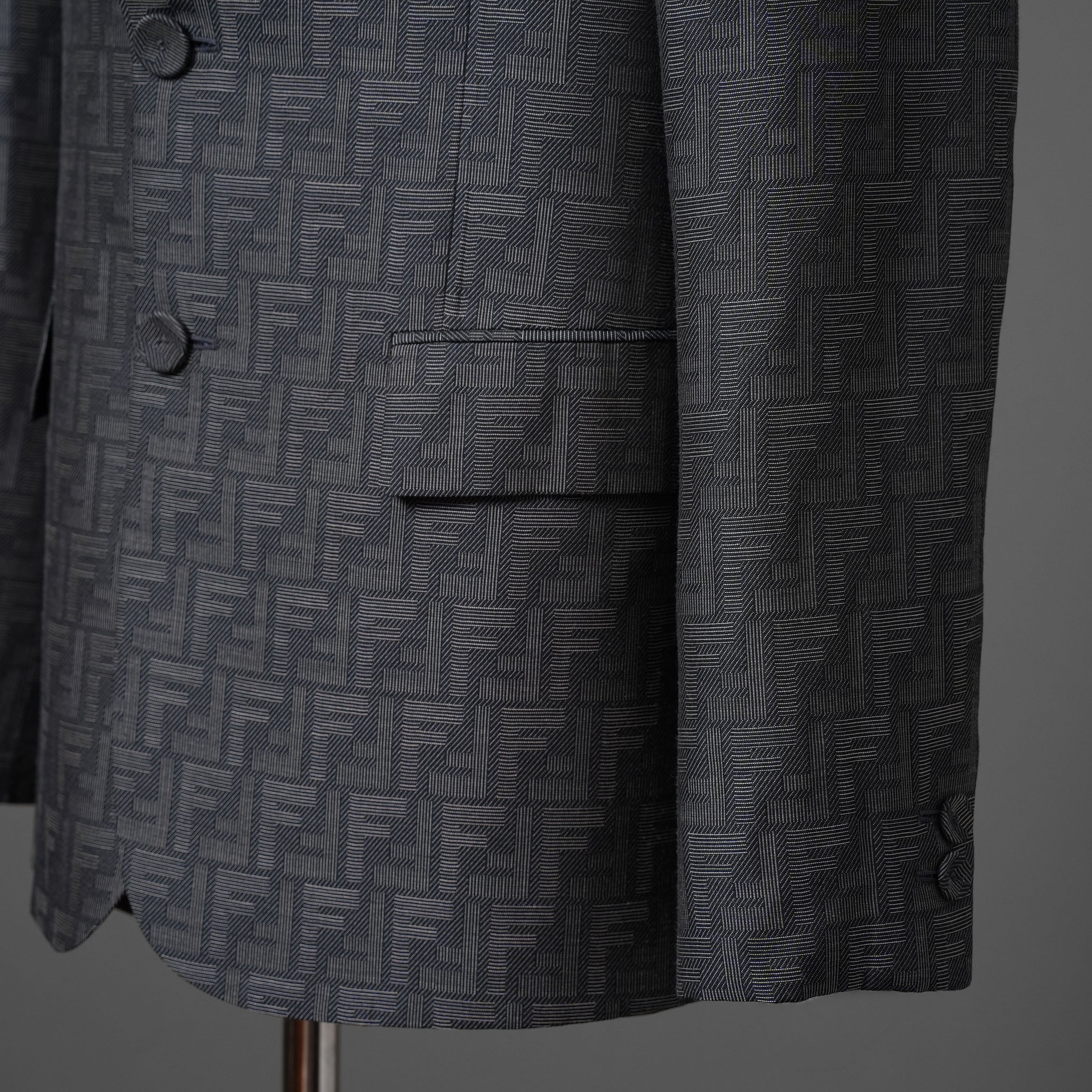 FENDI フェンディ / 23AW 美品 FFロゴ (ズッカ柄) ジャカードファブリック ジャケット / FJ0768APOK / size 48 (BLUE GREY) テーラード ブレザー
