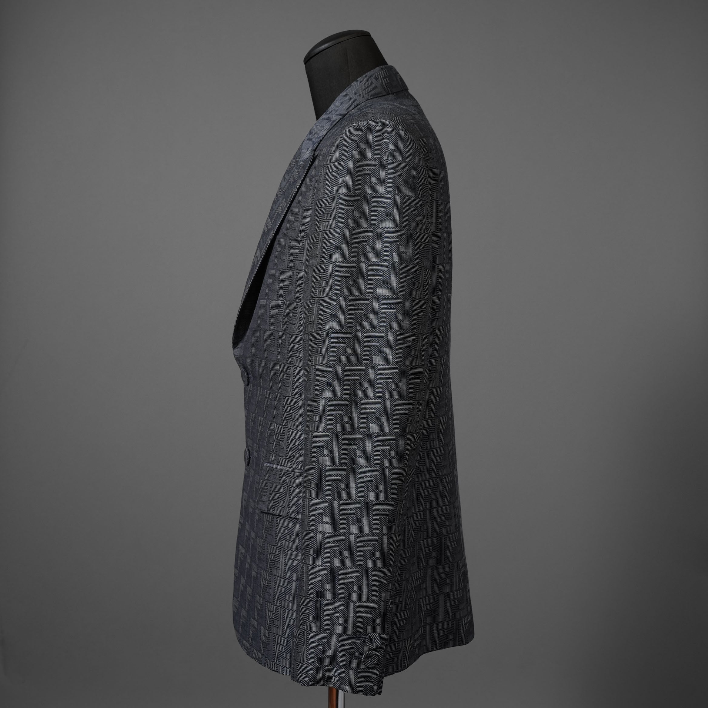 FENDI フェンディ / 23AW 美品 FFロゴ (ズッカ柄) ジャカードファブリック ジャケット / FJ0768APOK / size 48 (BLUE GREY) テーラード ブレザー