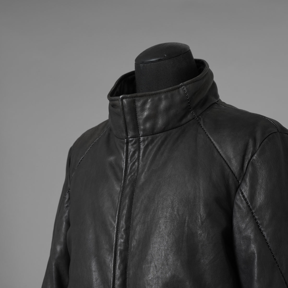 希少 incarnation インカネーション / 20AW 美品 Sheep Object Dyed / Hi Neck "LINED" Spiral Arm Leather Moto Down Jacket  シープレザー オーバーロック ダウン ジャケット / size S (BLACK) 123071-alm
