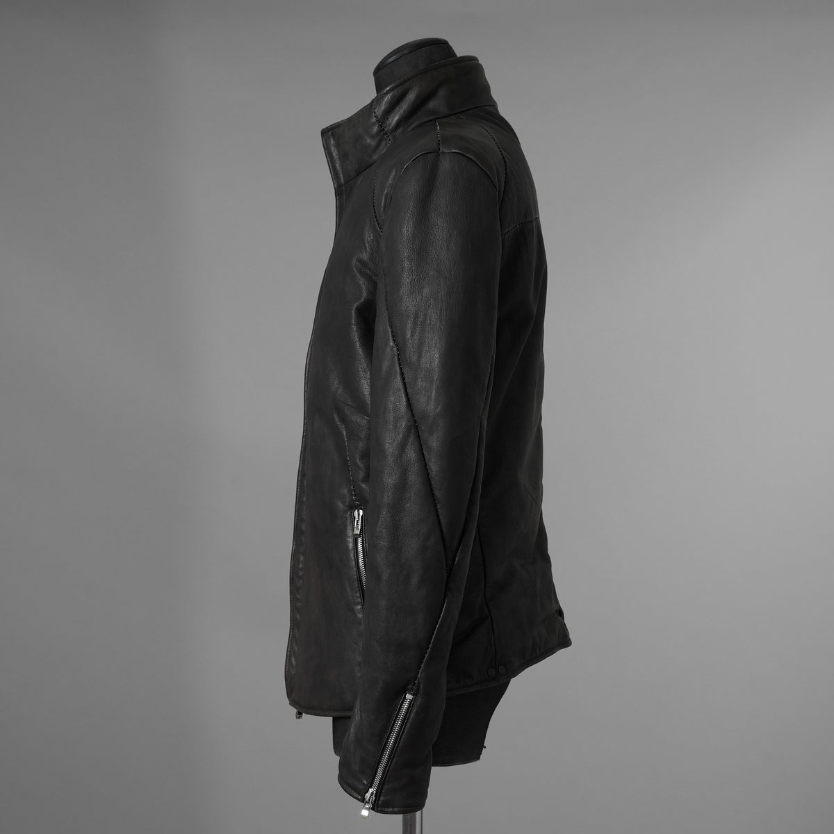 希少 incarnation インカネーション / 20AW 美品 Sheep Object Dyed / Hi Neck "LINED" Spiral Arm Leather Moto Down Jacket  シープレザー オーバーロック ダウン ジャケット / size S (BLACK) 123071-alm