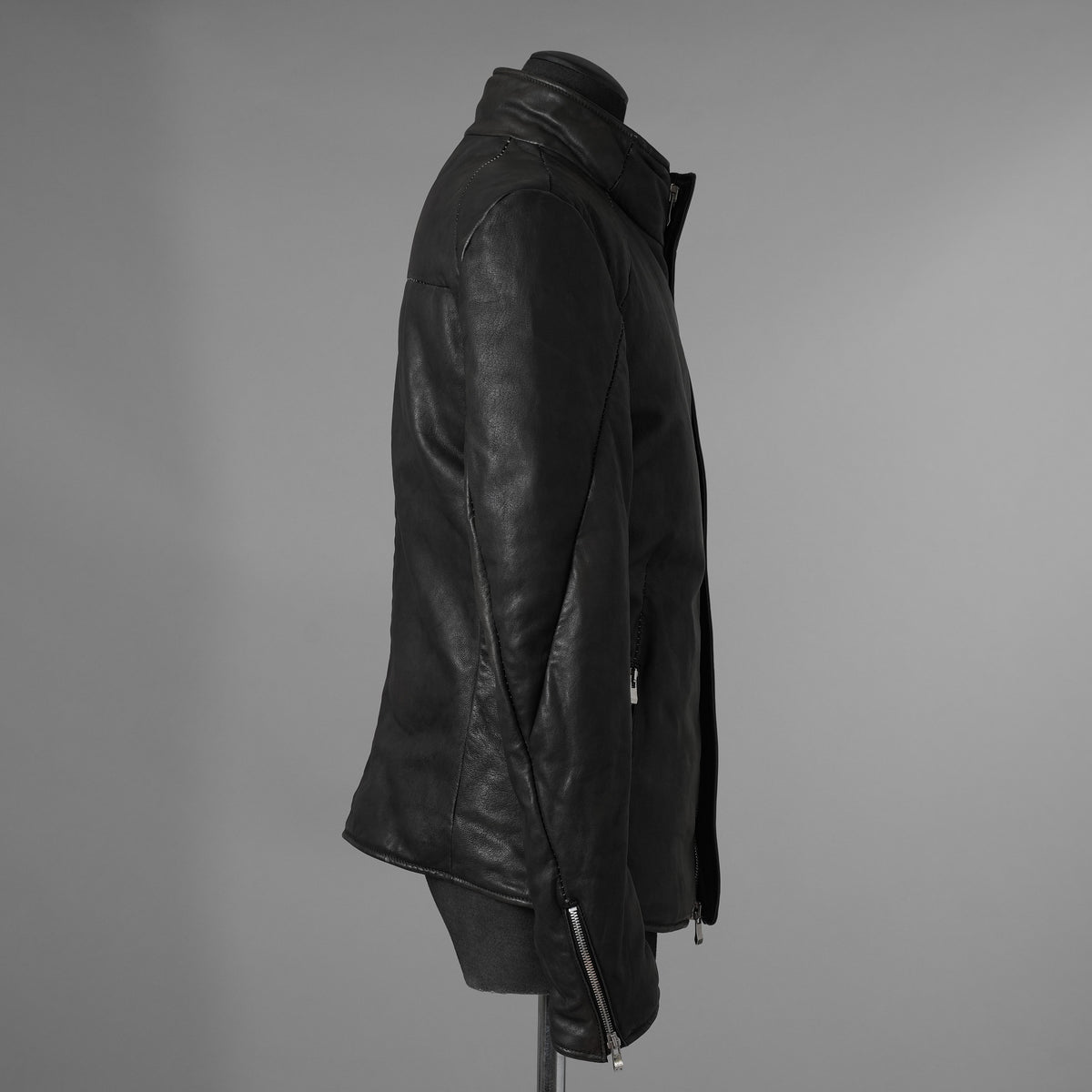 希少 incarnation インカネーション / 20AW 美品 Sheep Object Dyed / Hi Neck "LINED" Spiral Arm Leather Moto Down Jacket  シープレザー オーバーロック ダウン ジャケット / size S (BLACK) 123071-alm
