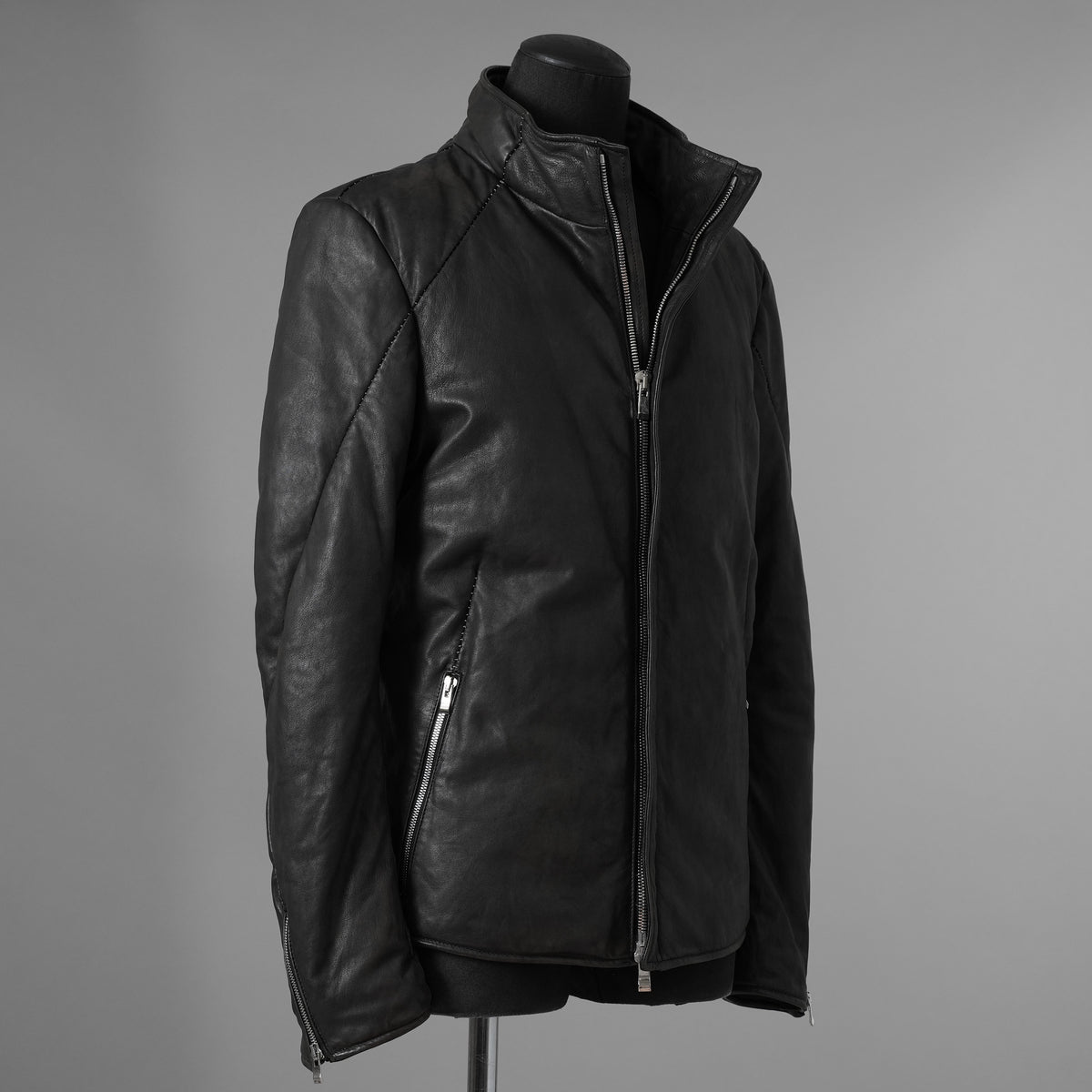 希少 incarnation インカネーション / 20AW 美品 Sheep Object Dyed / Hi Neck "LINED" Spiral Arm Leather Moto Down Jacket  シープレザー オーバーロック ダウン ジャケット / size S (BLACK) 123071-alm