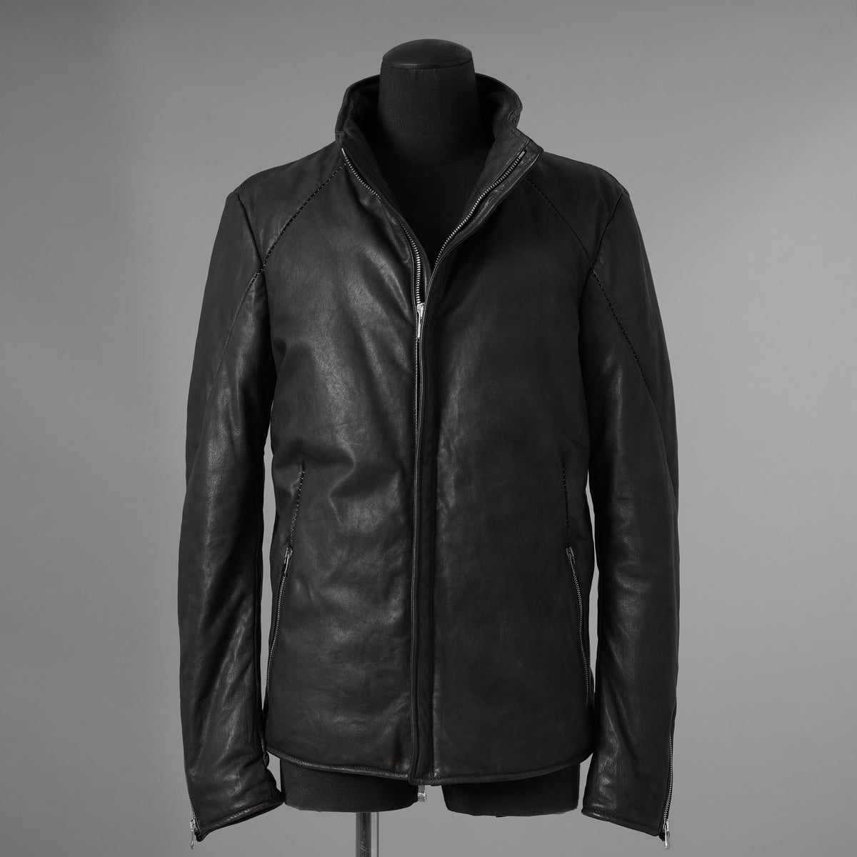 希少 incarnation インカネーション / 20AW 美品 Sheep Object Dyed / Hi Neck "LINED" Spiral Arm Leather Moto Down Jacket  シープレザー オーバーロック ダウン ジャケット / size S (BLACK) 123071-alm