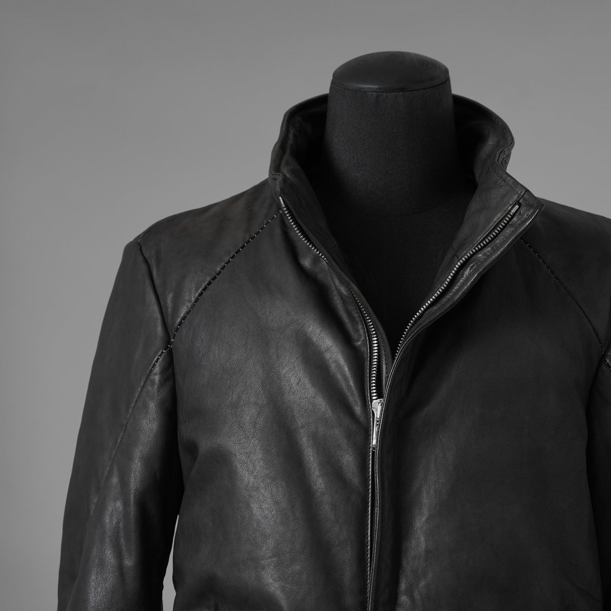 希少 incarnation インカネーション / 20AW 美品 Sheep Object Dyed / Hi Neck "LINED" Spiral Arm Leather Moto Down Jacket  シープレザー オーバーロック ダウン ジャケット / size S (BLACK) 123071-alm