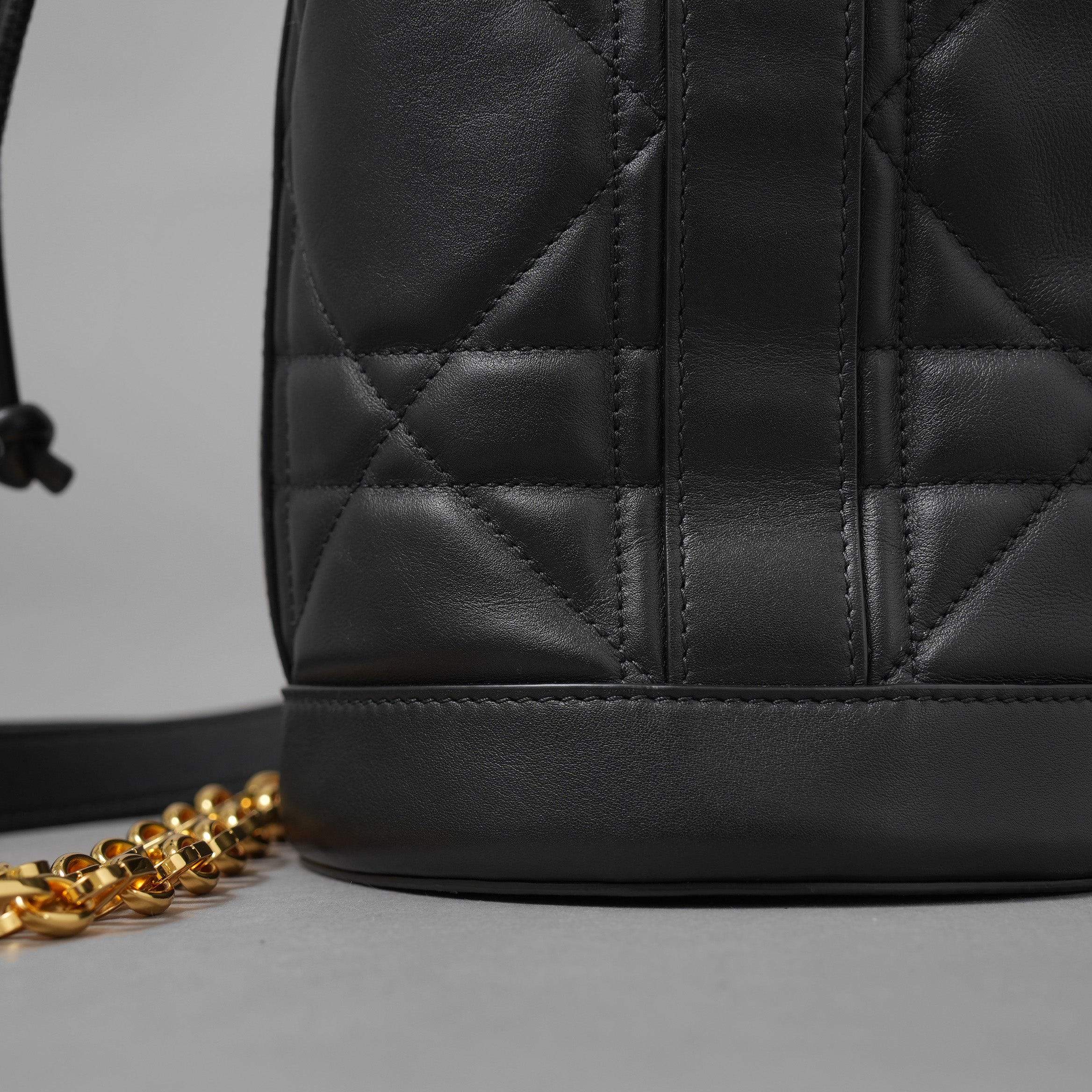 Christian Dior クリスチャンディオール / 美品 24SS バックパック スモール マキシカナージュ カーフスキン バッグ / 01-RU-0214 /  BLACK