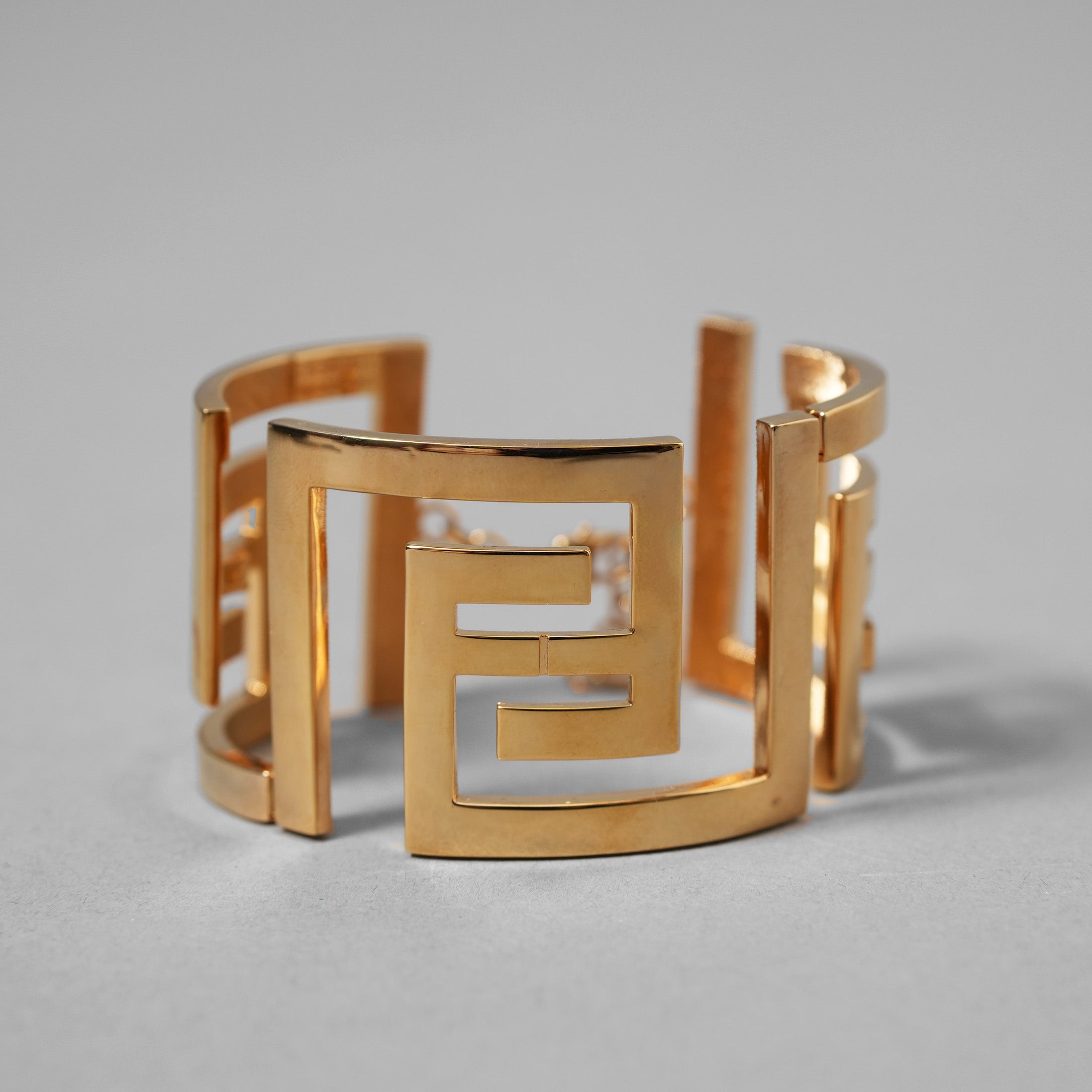 FENDACE フェンダーチェ FENDI x VERSACE コラボ  / 2022年 美品 /  FF ロゴ ブレスレット バングル / 8AH588B08F0CFK / GOLD アクセサリー