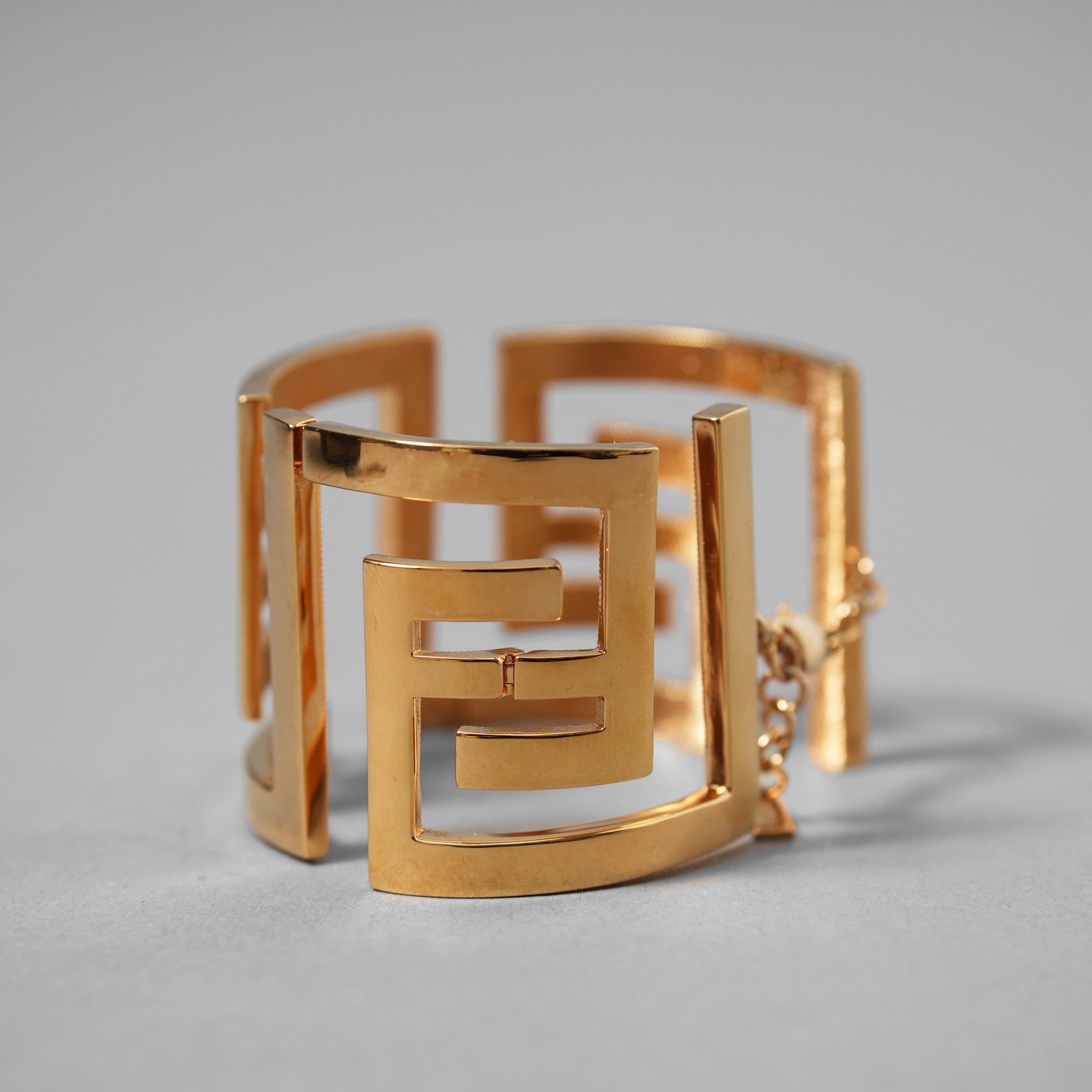 FENDACE フェンダーチェ FENDI x VERSACE コラボ  / 2022年 美品 /  FF ロゴ ブレスレット バングル / 8AH588B08F0CFK / GOLD アクセサリー