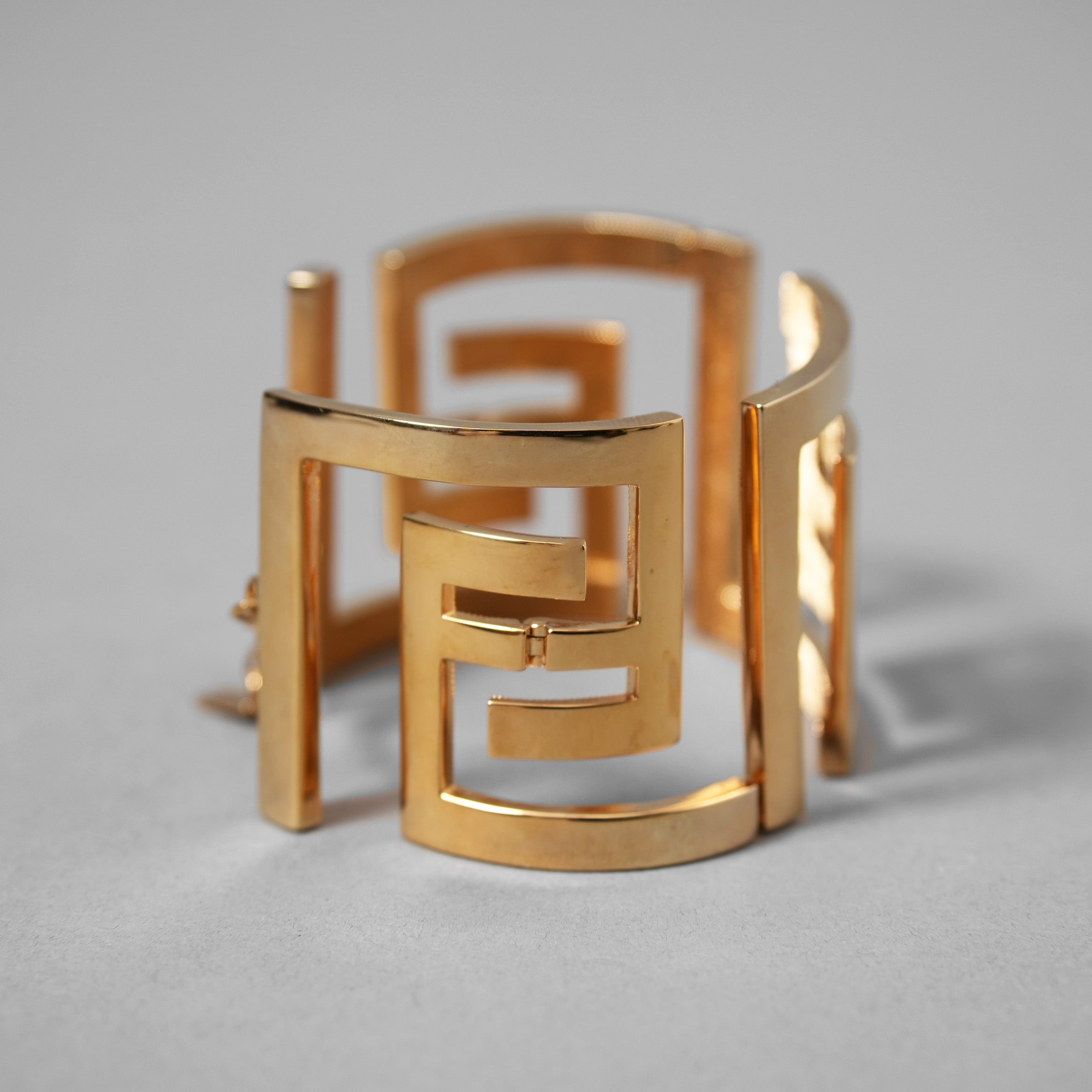 FENDACE フェンダーチェ FENDI x VERSACE コラボ  / 2022年 美品 /  FF ロゴ ブレスレット バングル / 8AH588B08F0CFK / GOLD アクセサリー