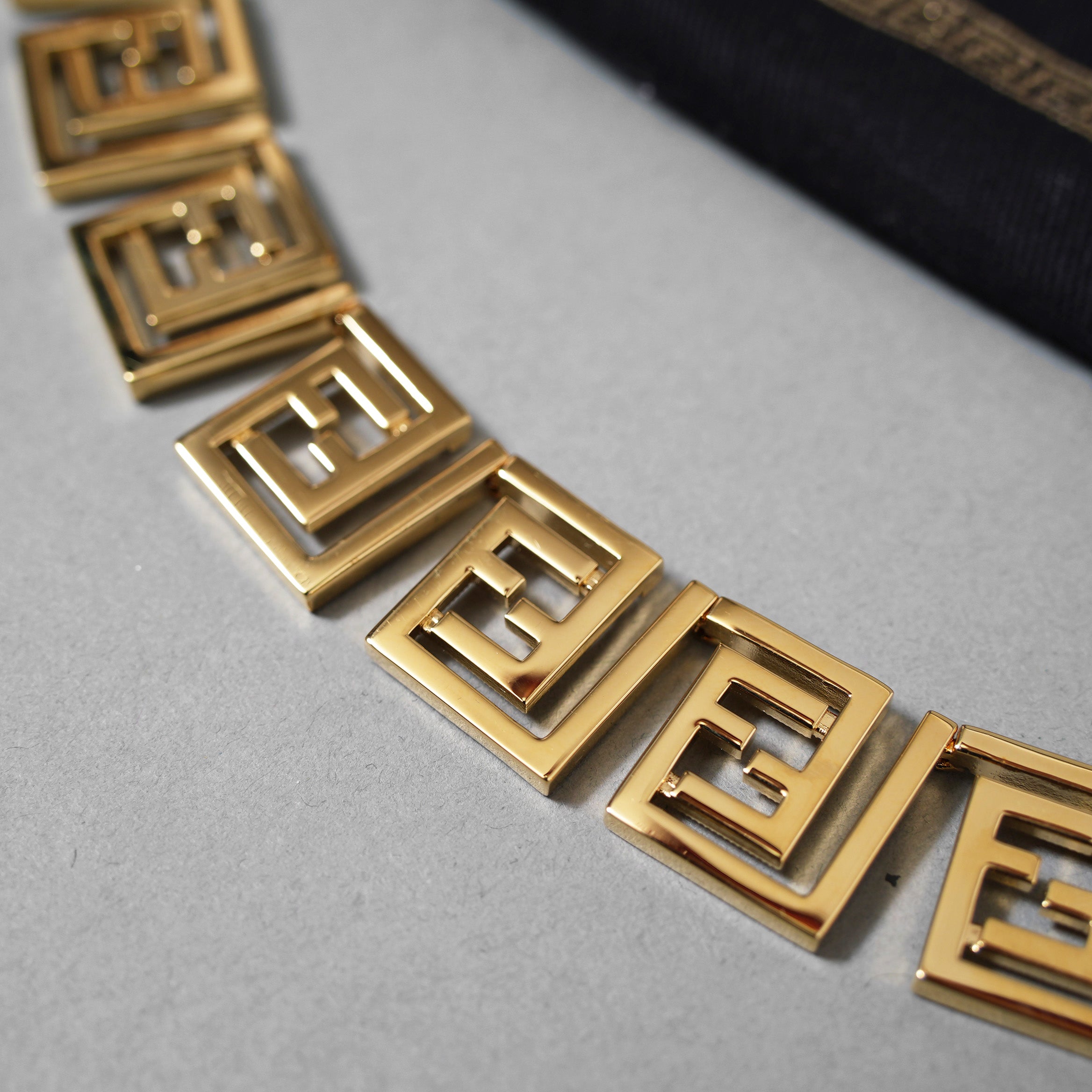 FENDACE フェンダーチェ FENDI x VERSACE コラボ  / 2022年 美品 FF ロゴ チョーカー / ネックレス / 8AH609B08F0CFK / GOLD アクセサリー