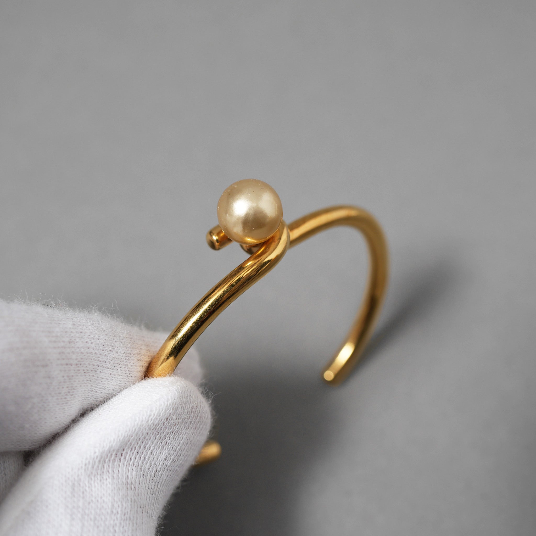 CELINE セリーヌ / ノット パール バングル Knot Pearl Bangle