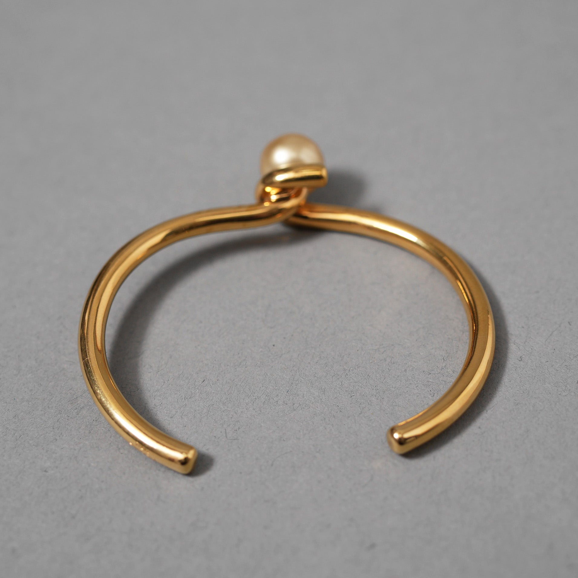 CELINE セリーヌ / ノット パール バングル Knot Pearl Bangle