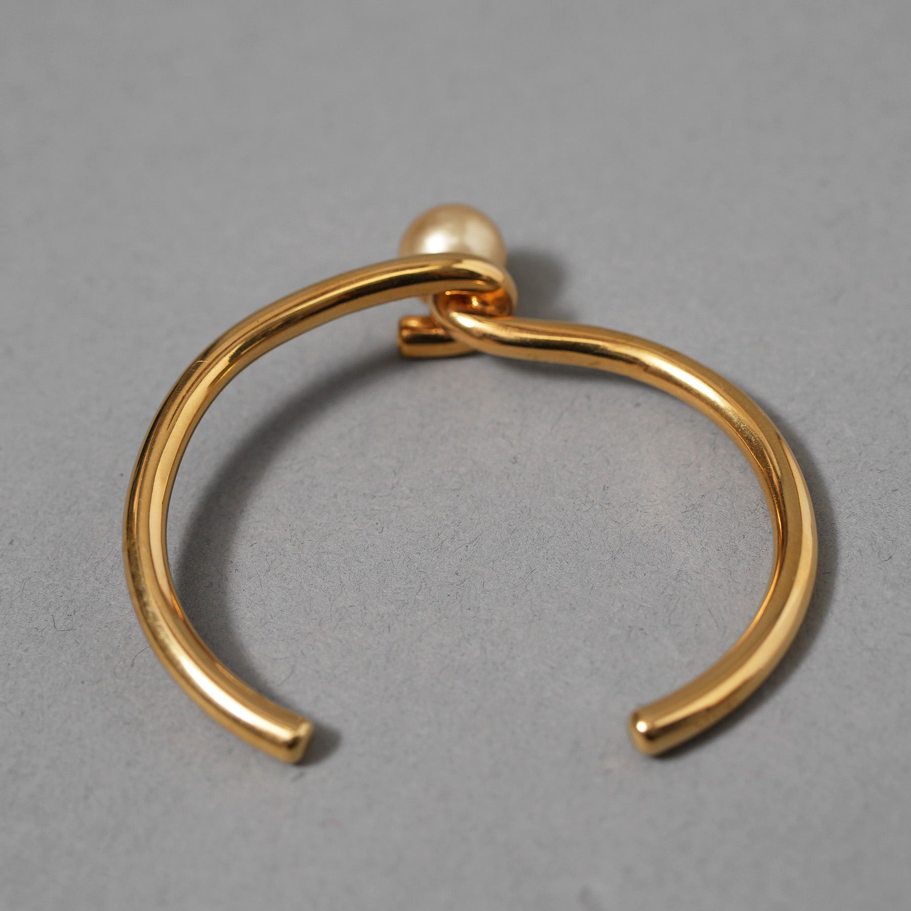CELINE セリーヌ / ノット パール バングル Knot Pearl Bangle アクセサリー / GOLD