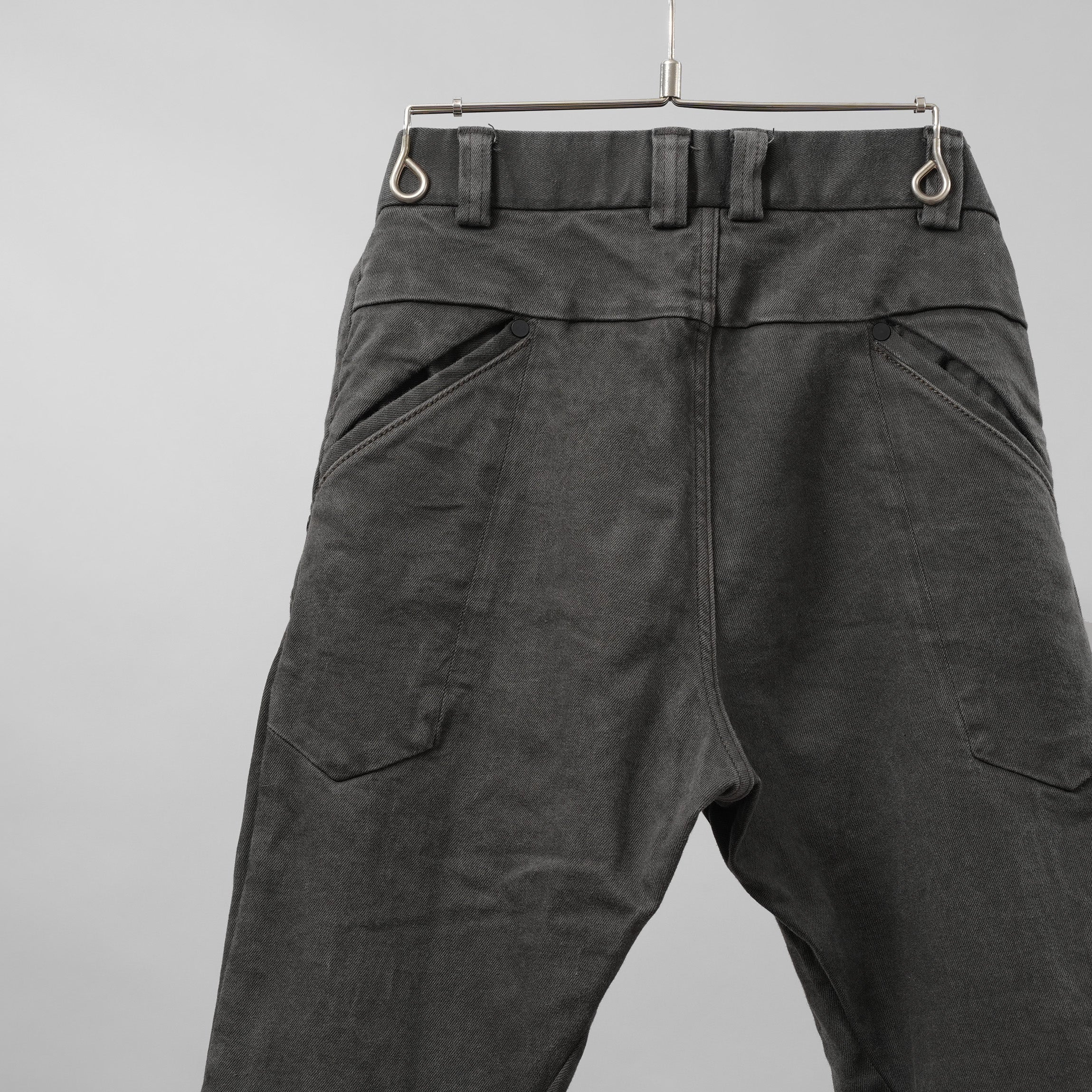DEVOA デヴォア / 美品 Anatomical Slim Pants アナトミカル スリム パンツ / size 1 (DARK GRAY)